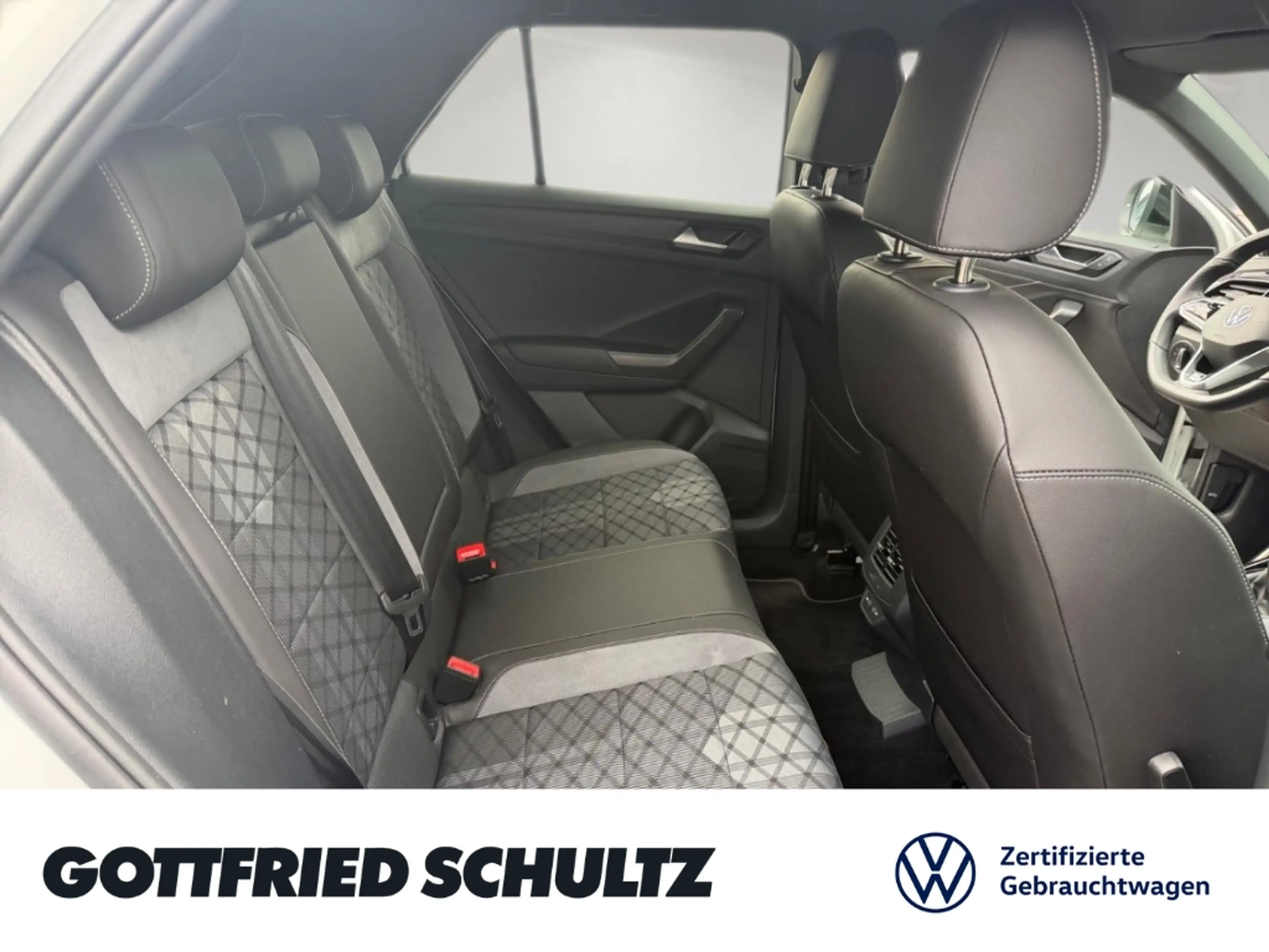 Volkswagen T-Roc R-LINE TSI CARPLAY EINPARKHILFE SITZHEIZUNG LED — photo 9