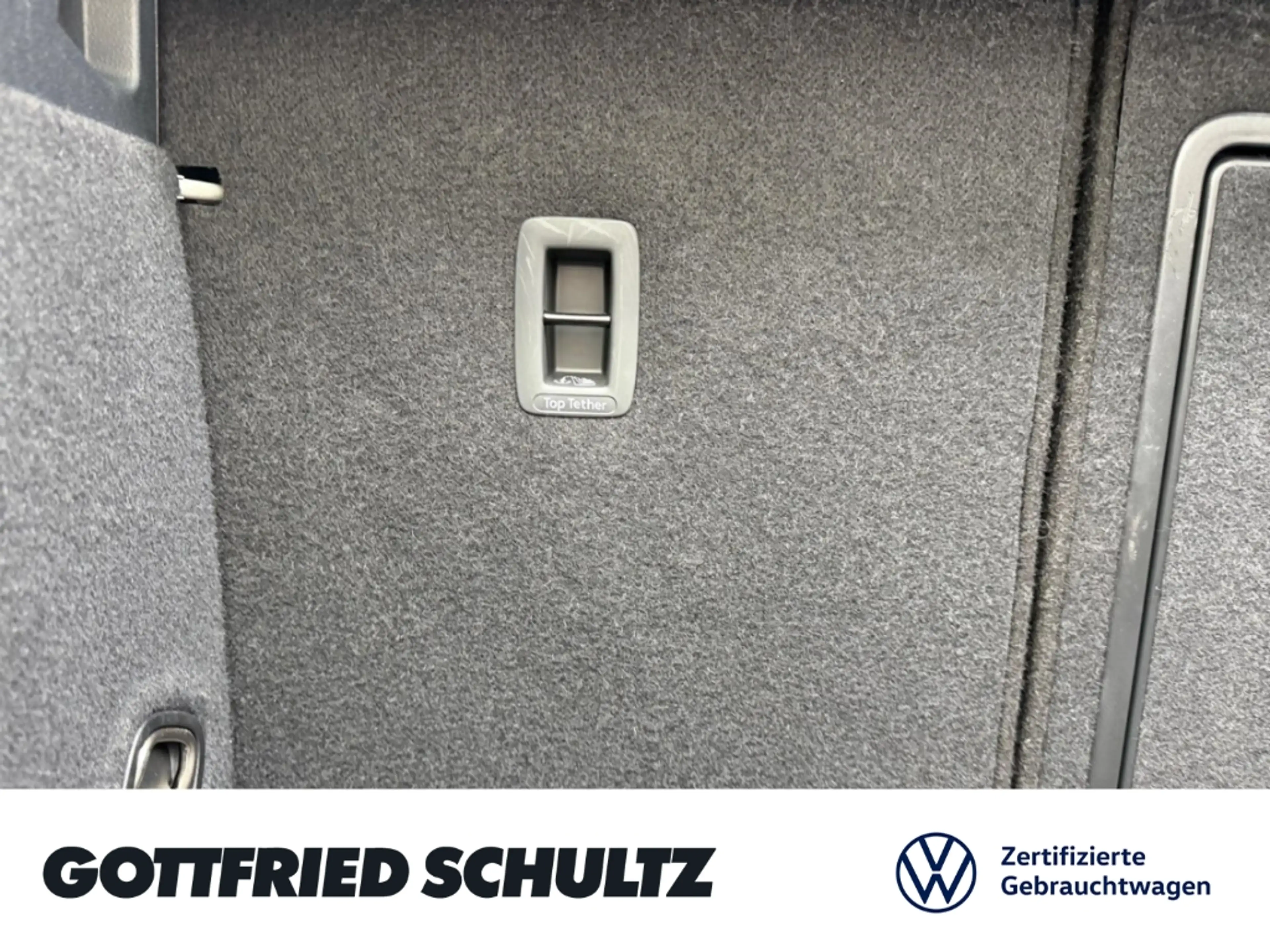 Volkswagen T-Roc R-LINE TSI CARPLAY EINPARKHILFE SITZHEIZUNG LED — photo 12