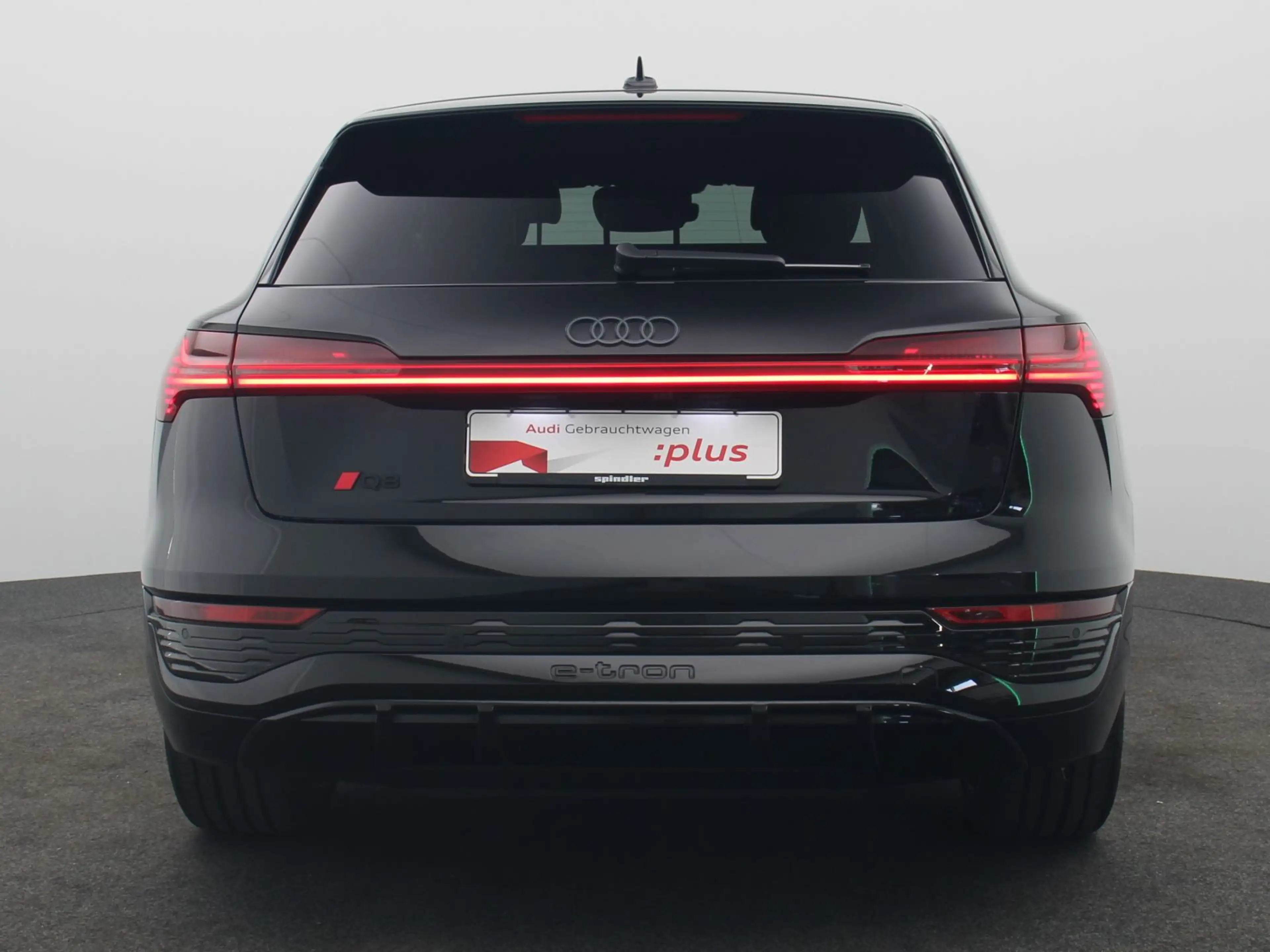 Audi Q8 e-tron S-Line edition 55 quattro / Pano, AHK — photo 6