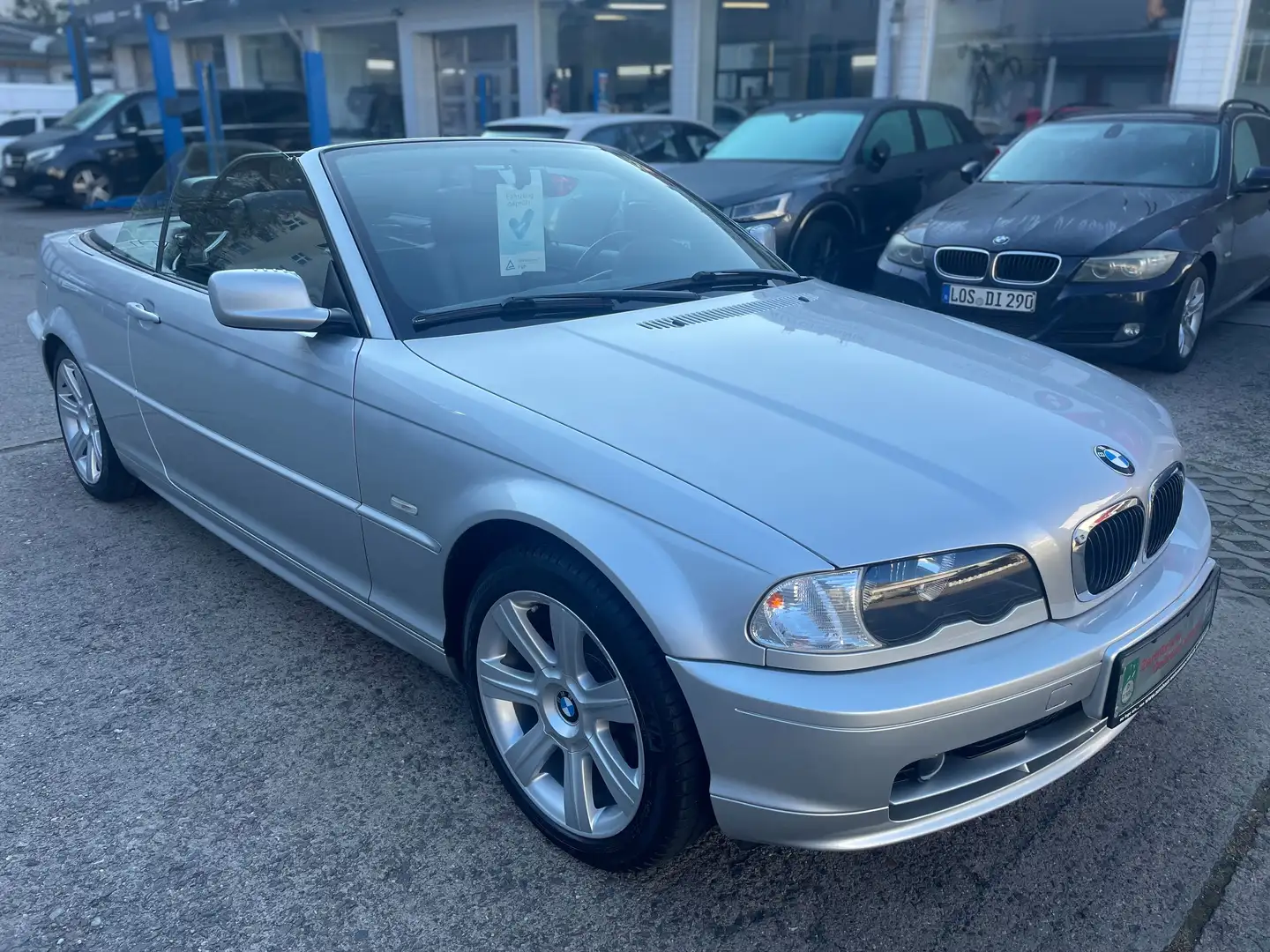 BMW 318 Cabrio Automatik Leder Bestzustand Silber - 2