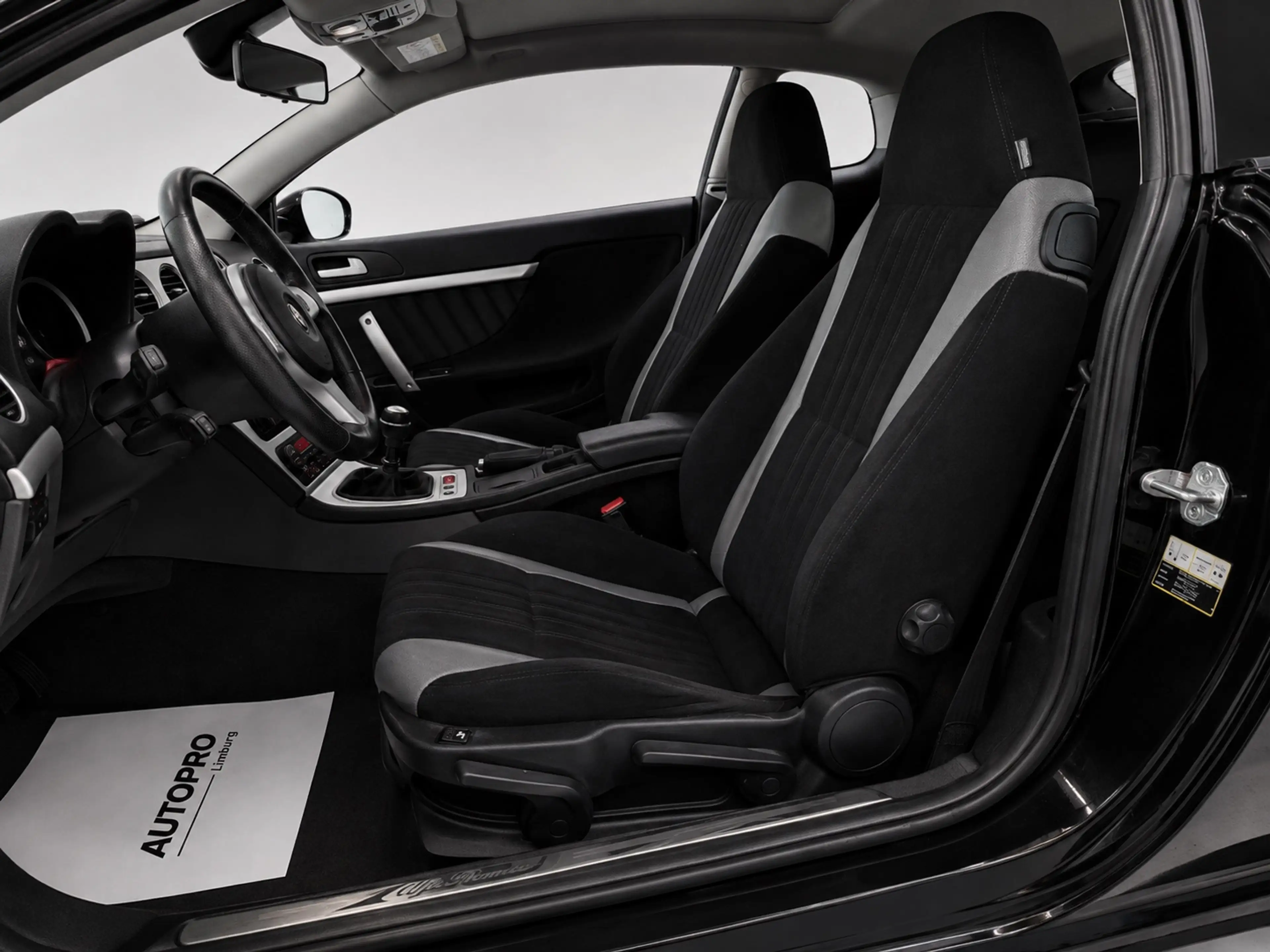 Alfa Romeo Brera 2.2 JTS — photo 10