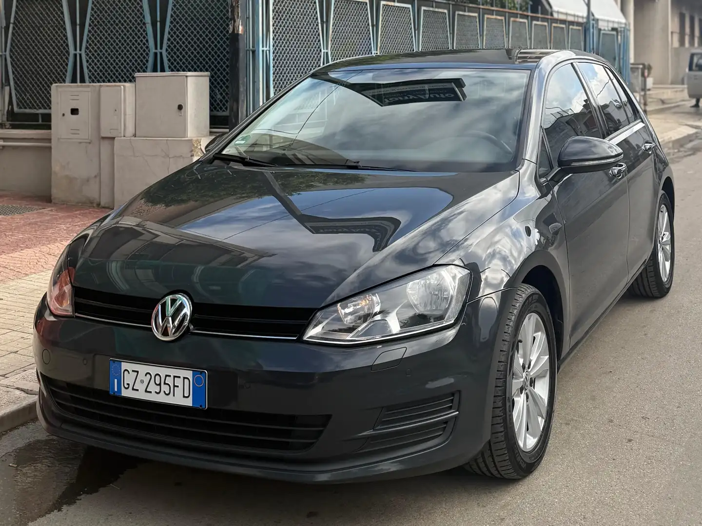Volkswagen Golf 5p 1.6 tdi110cv NAVI,APP CONNECT,SEDILI RISCALD. Blu/Azzurro - 1