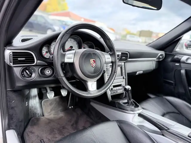 Porsche 997 view 11