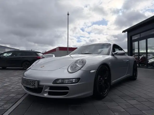 Porsche 997 view 3