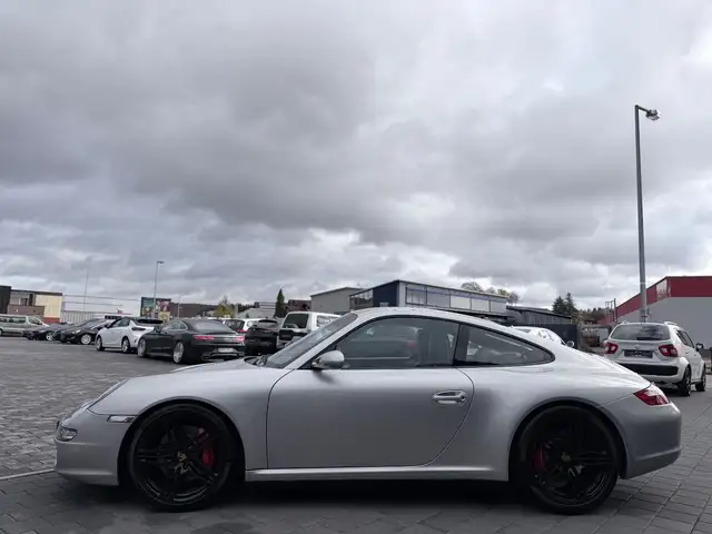 Porsche 997 view 4