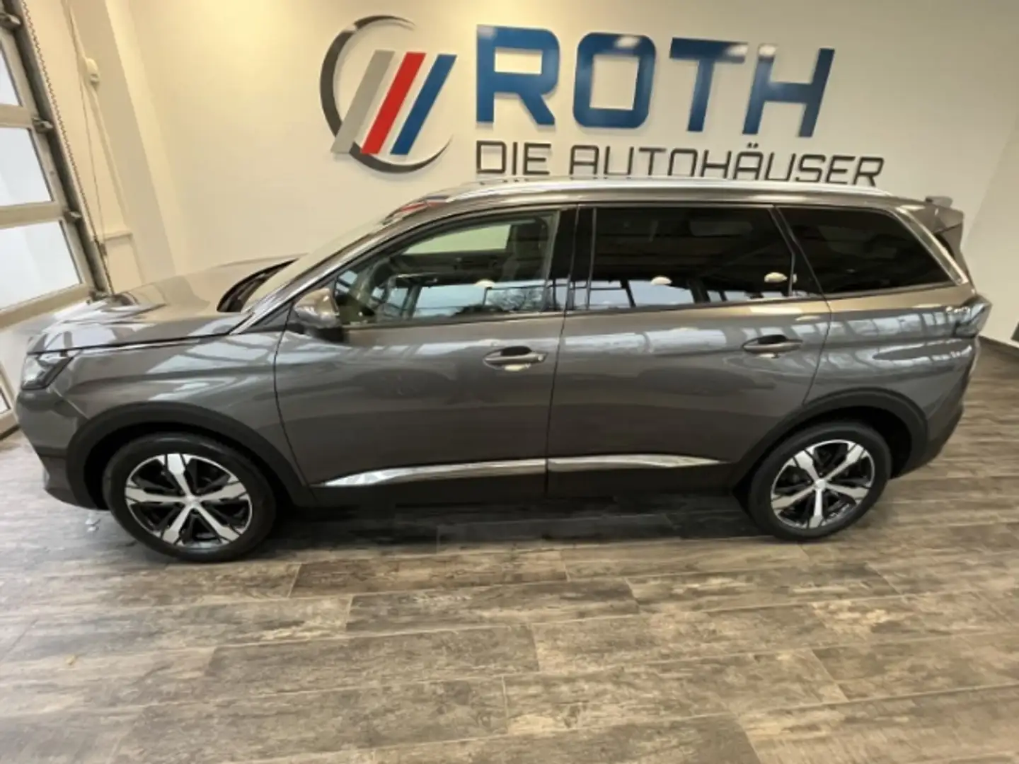 Peugeot 5008 PureTech 130 Allure 7-Sitze Navi SHZ Klimaautom Grey - 2
