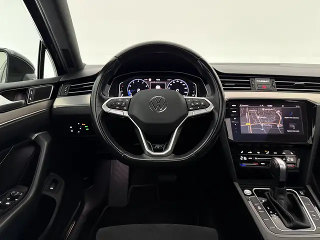 Volkswagen Passat view 15