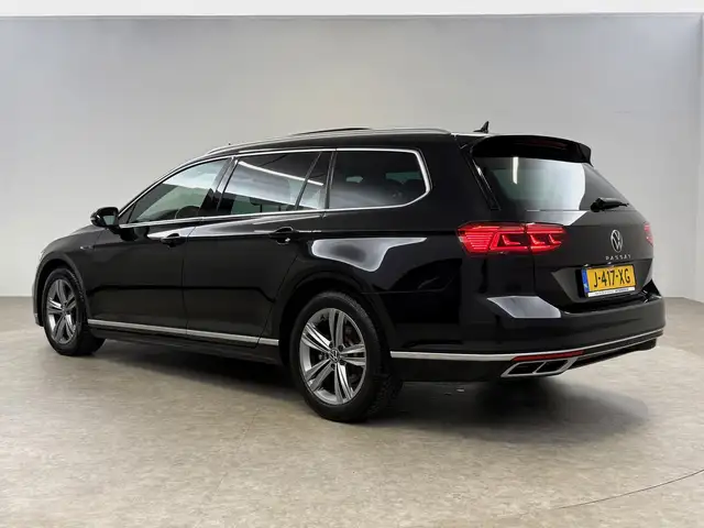 Volkswagen Passat view 3