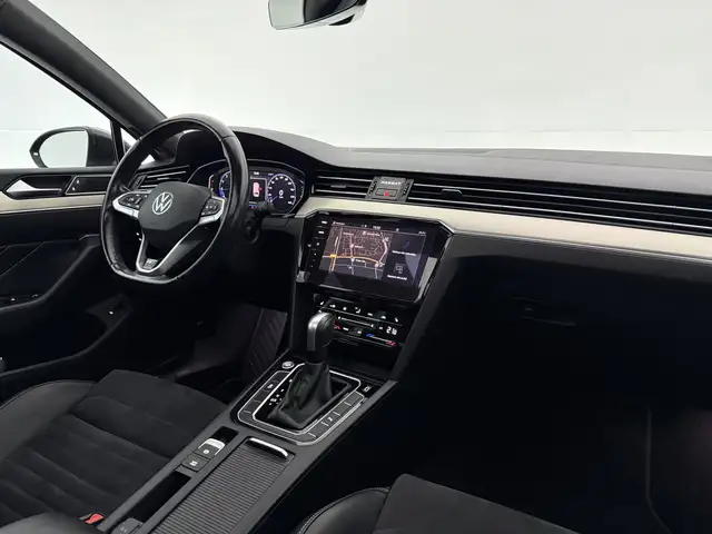 Volkswagen Passat view 4