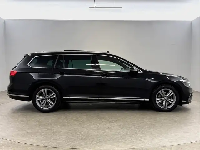 Volkswagen Passat view 10