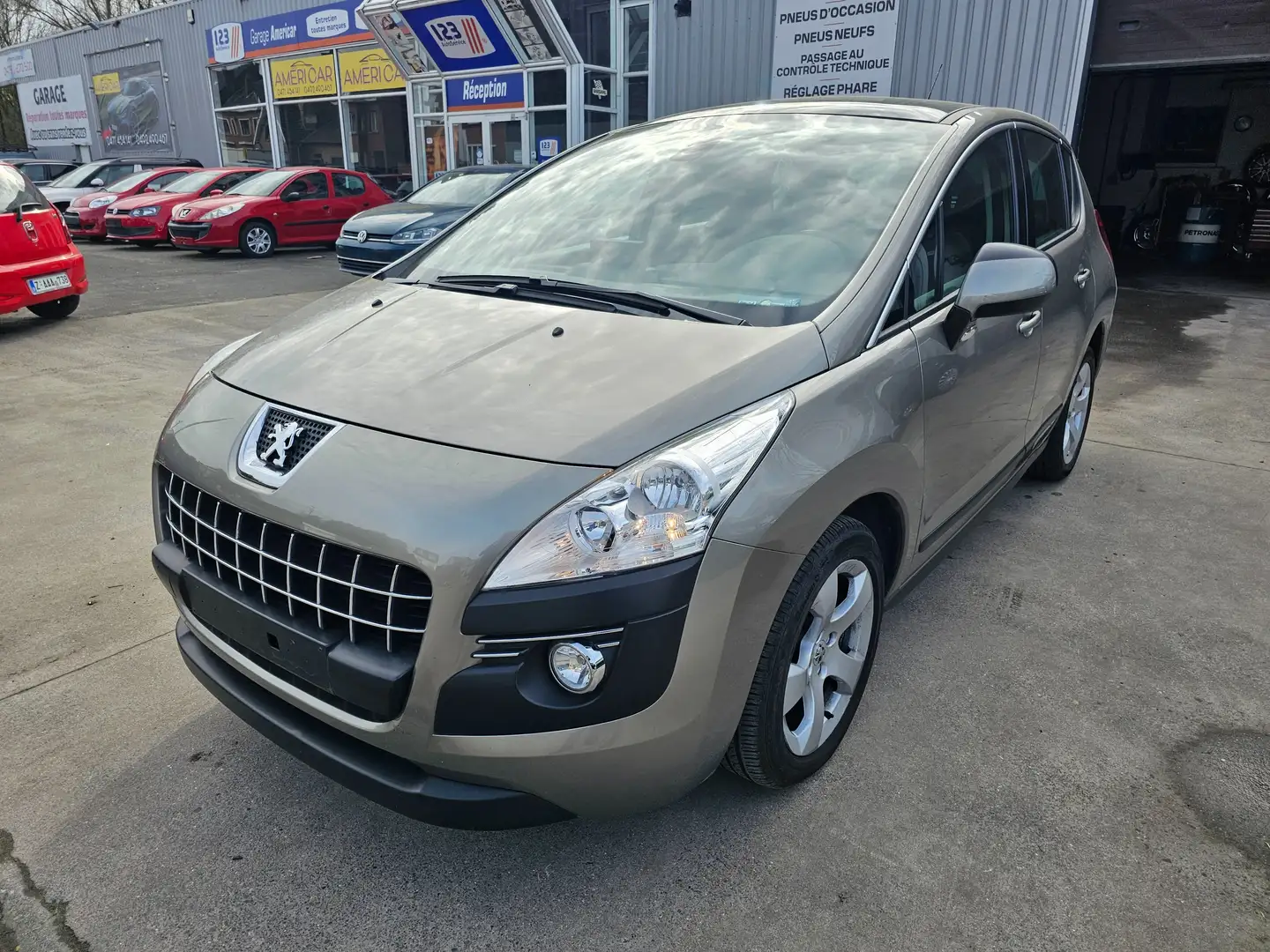 Peugeot 3008 1.6i Premium ## 48000KM ## SEULMENT Beige - 2
