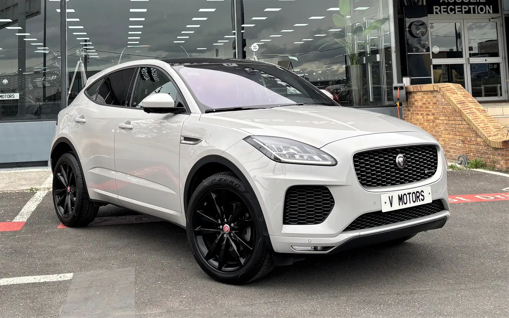 Jaguar E-Pace D180 AWD R-DYNAMIC HSE Performance Virtuel 1erMain Gris - 2