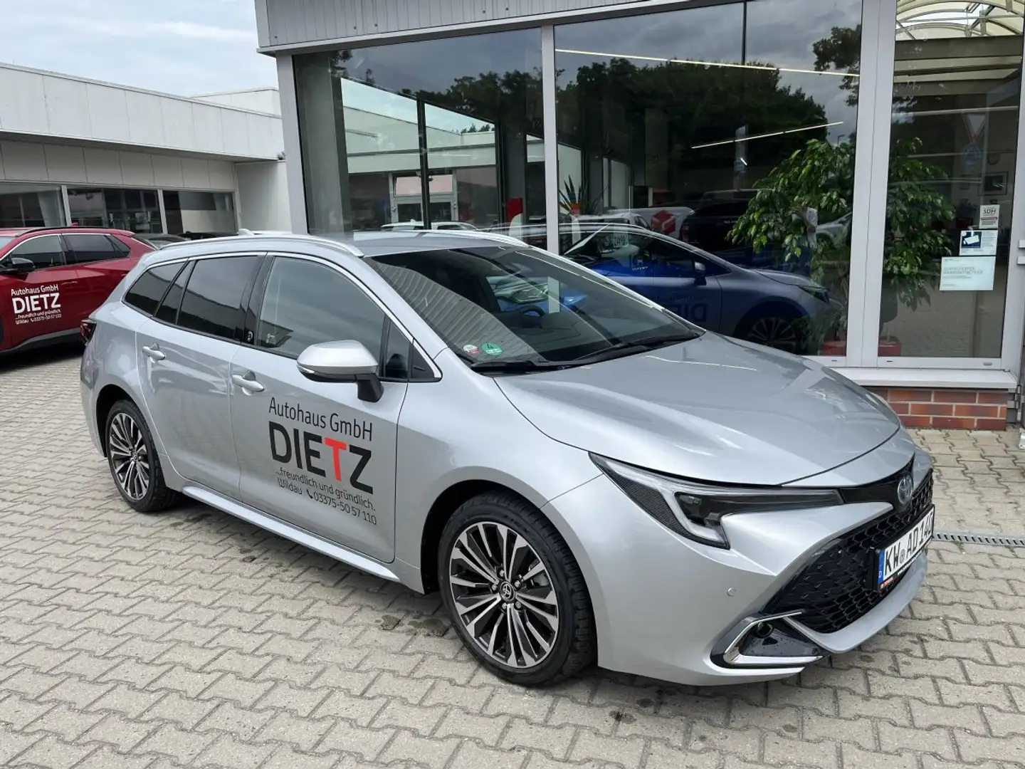 Toyota Corolla 1.8 Hybrid  Team D Silber - 2