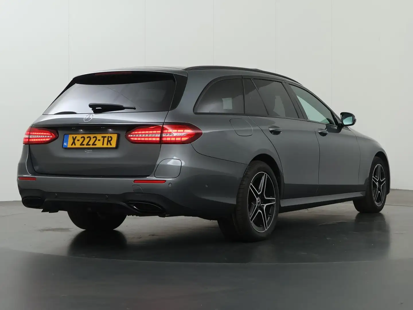 Mercedes-Benz E 300 Estate de AMG Line | Navigatie | Parkeercamera | S Gris - 2