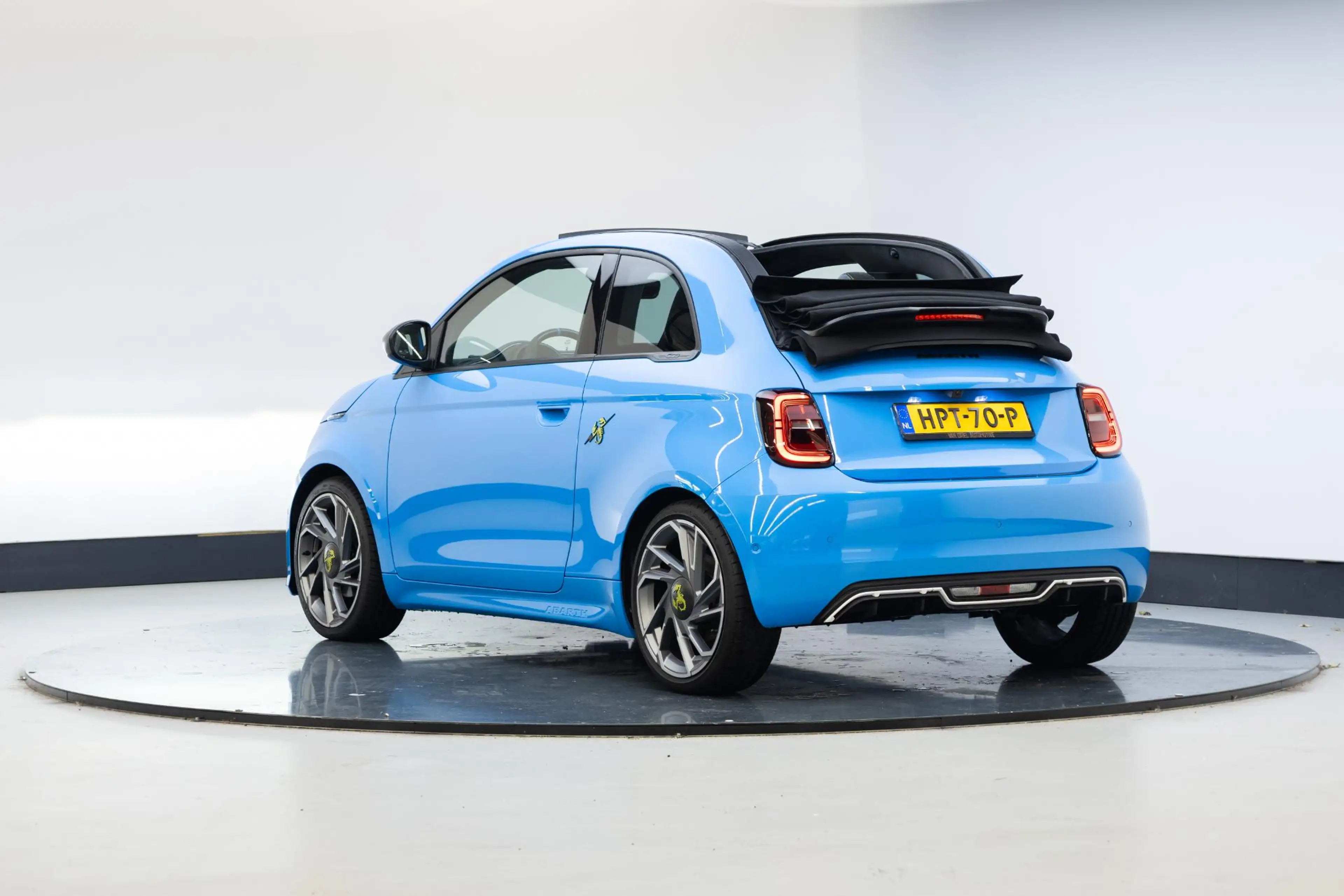 Fiat 500C Abarth Turismo 42 kWh — photo 4