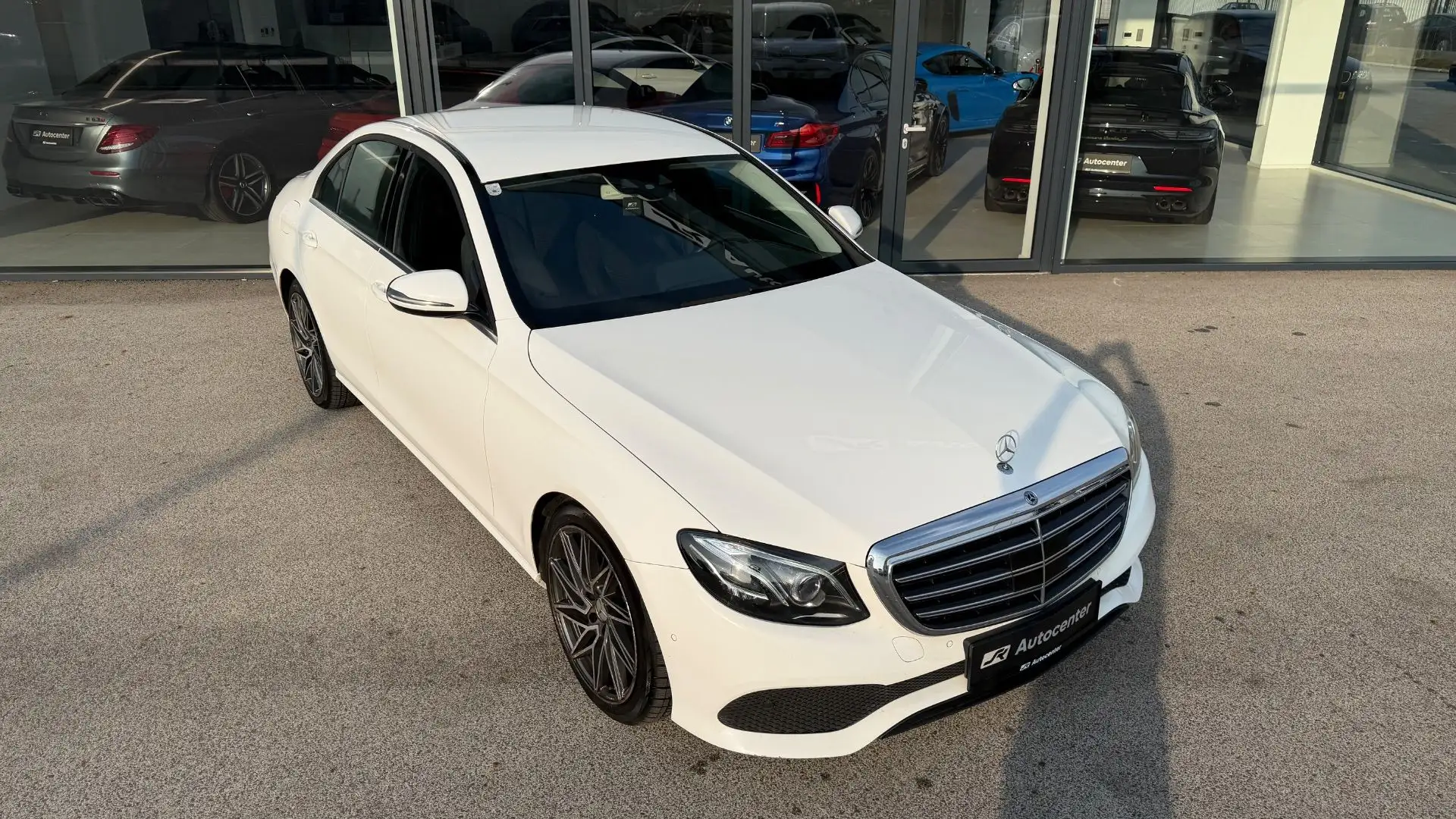 Mercedes-Benz E 200 d Aut. Weiß - 2
