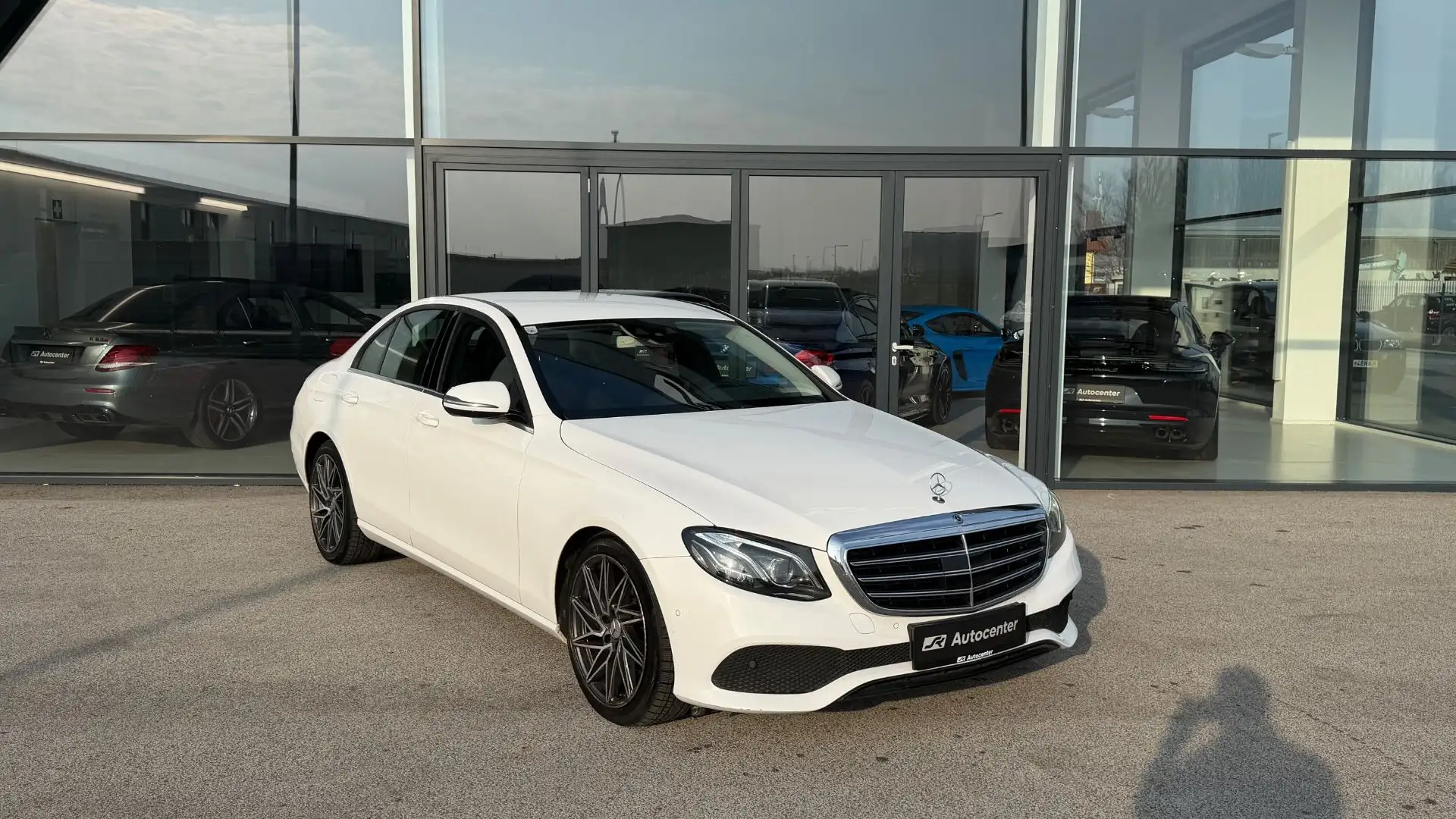 Mercedes-Benz E 200 d Aut. Weiß - 1