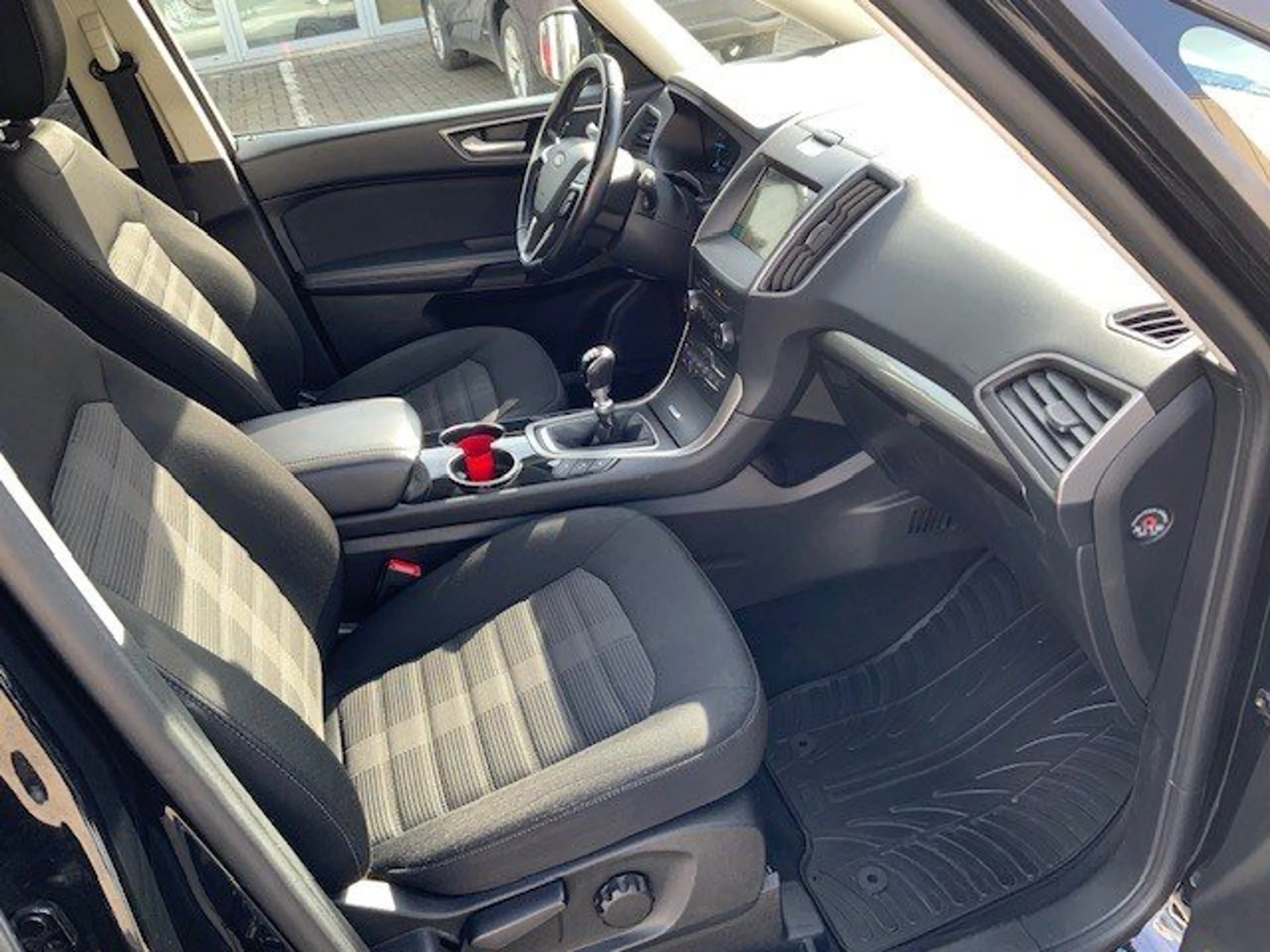 Ford Galaxy 2,0 TDCi Business Start/Stopp AV Abnehmbar — photo 8