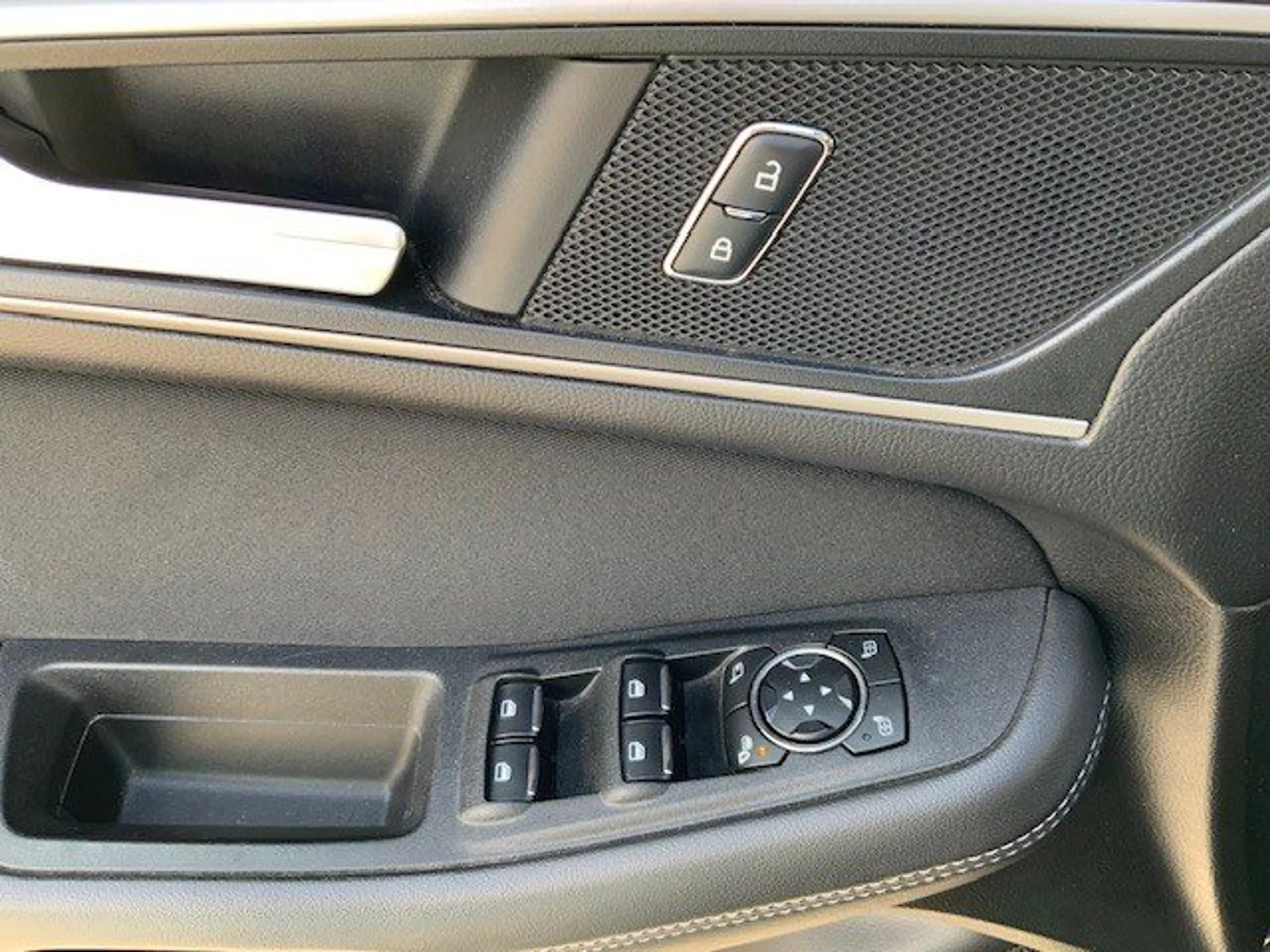Ford Galaxy 2,0 TDCi Business Start/Stopp AV Abnehmbar — photo 13