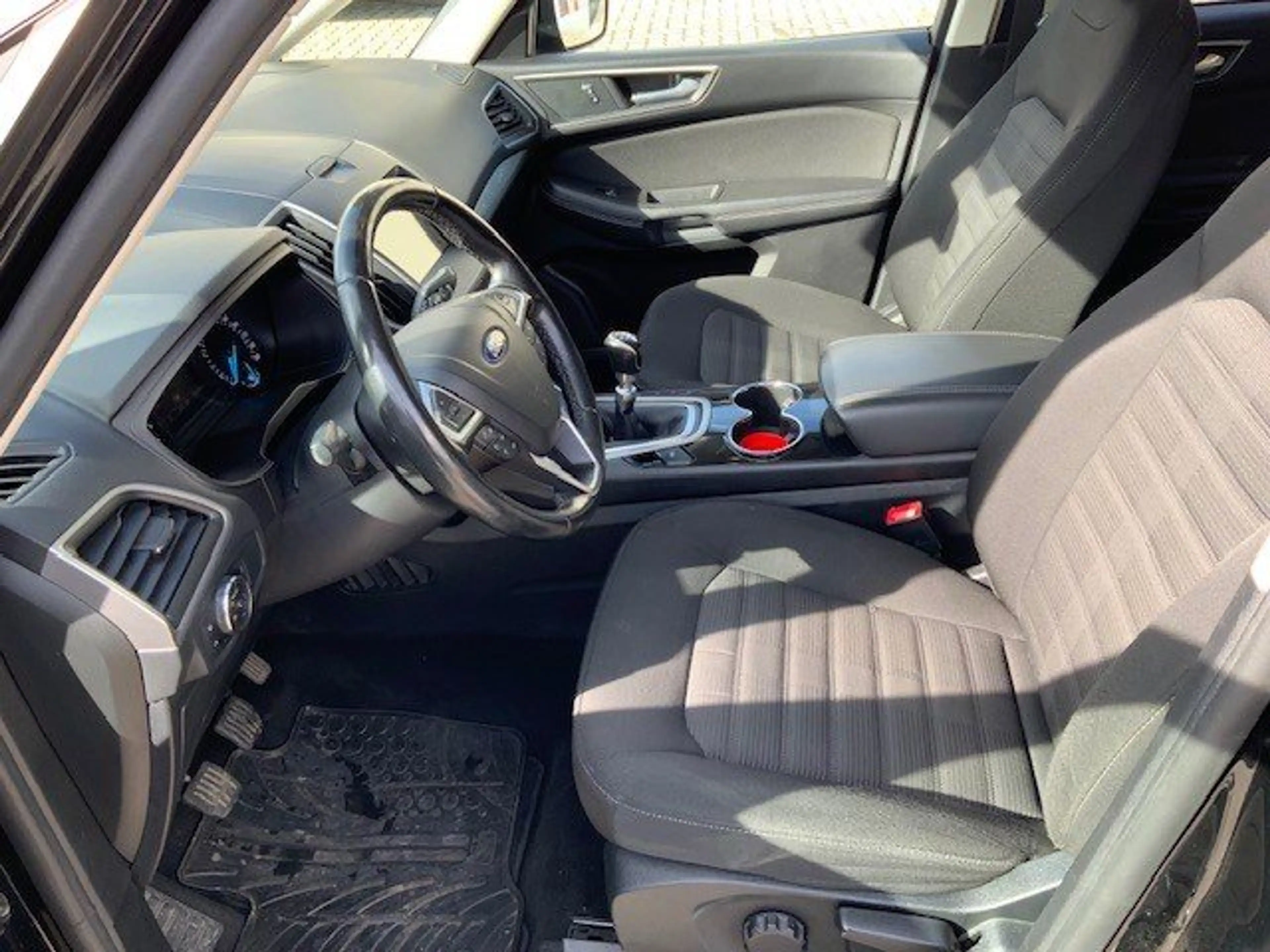 Ford Galaxy 2,0 TDCi Business Start/Stopp AV Abnehmbar — photo 11