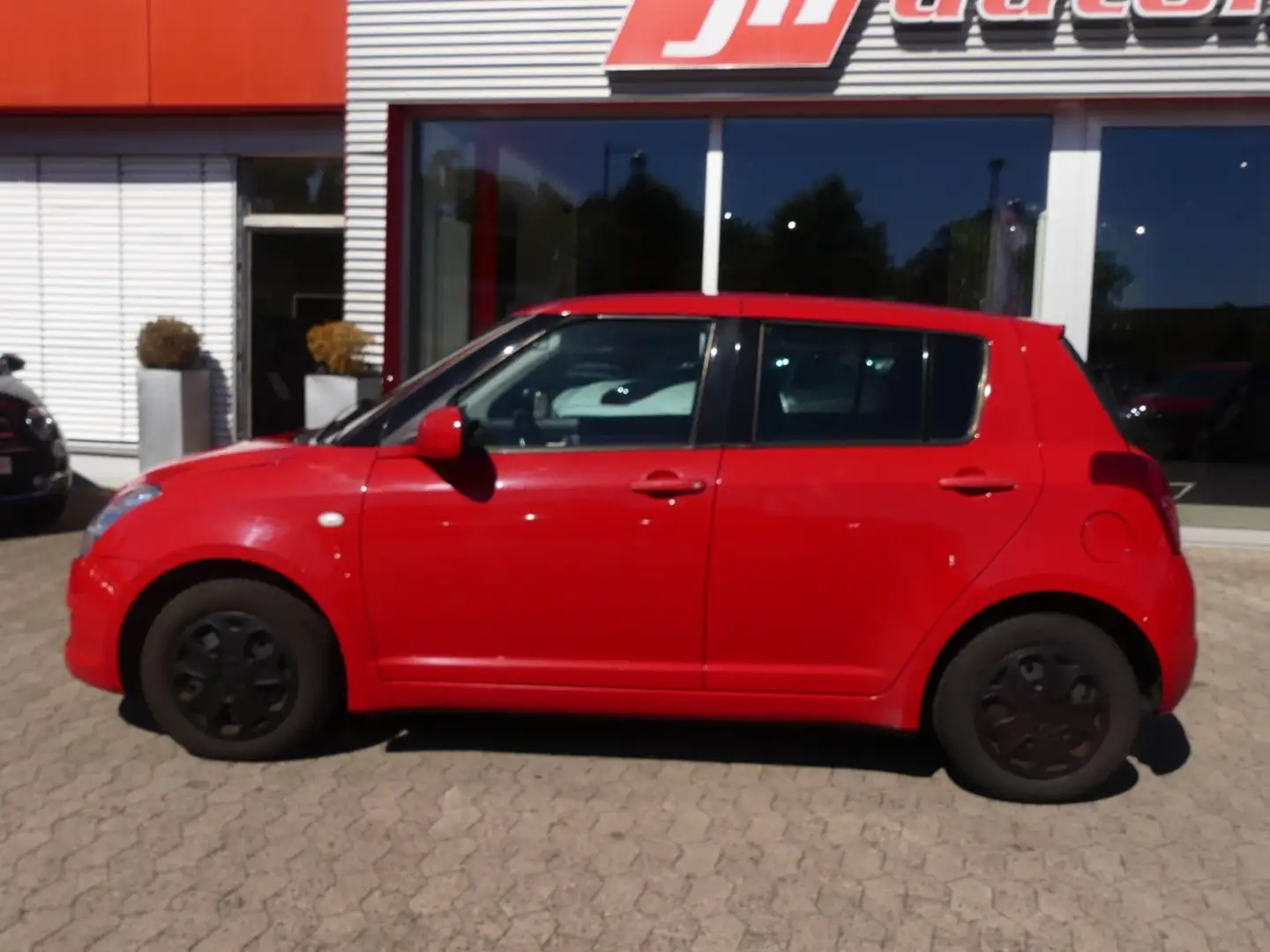 Suzuki Swift Lim. Club*Klima*AUX/USB*8-fach Rosso - 2