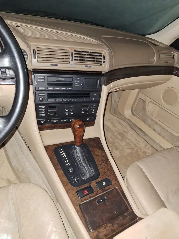 BMW 750i Europa, foto 6