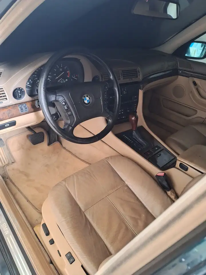 BMW 750i Europa, foto 3