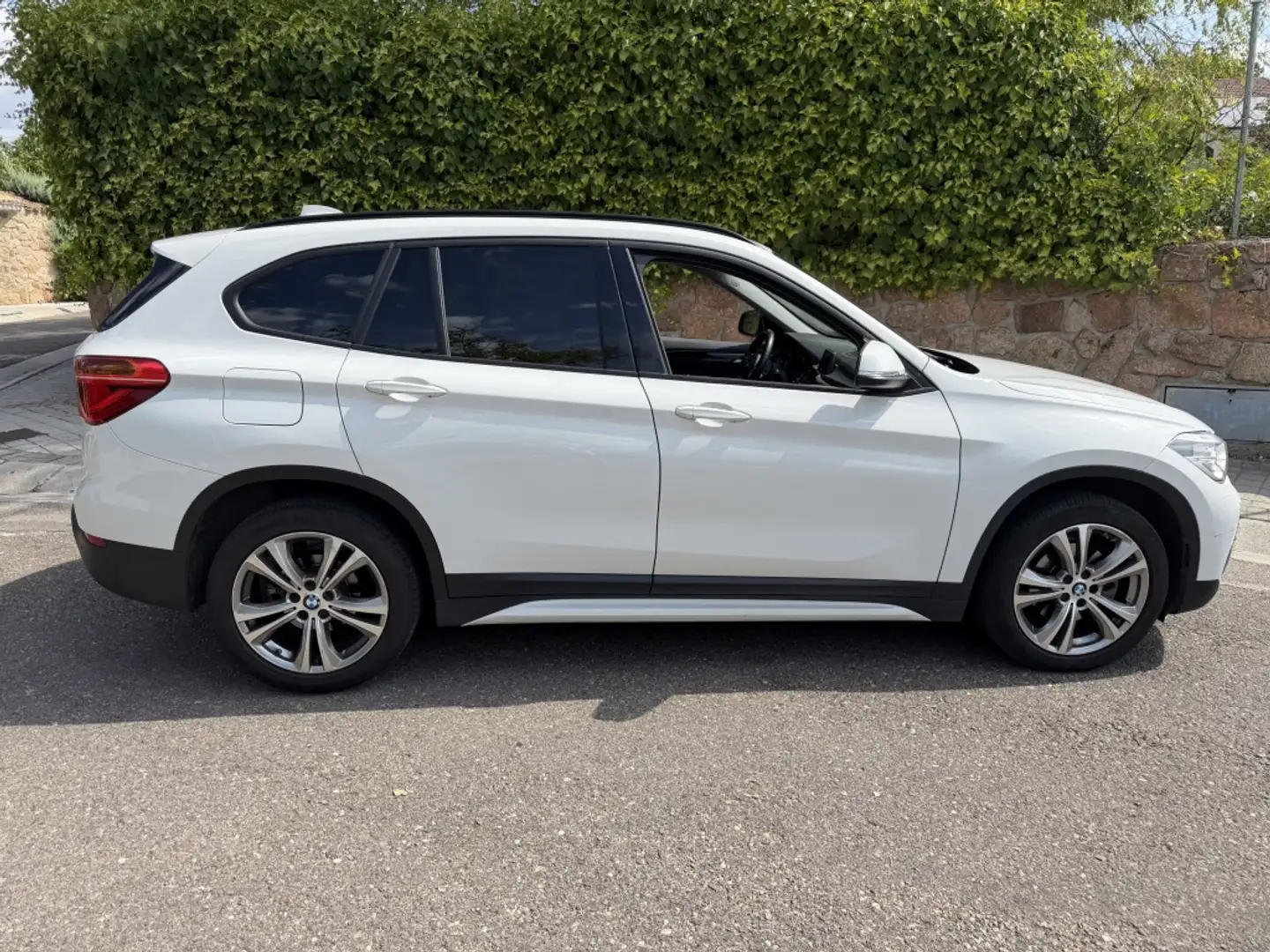 BMW X1 sDrive 18dA Business Blanco - 1