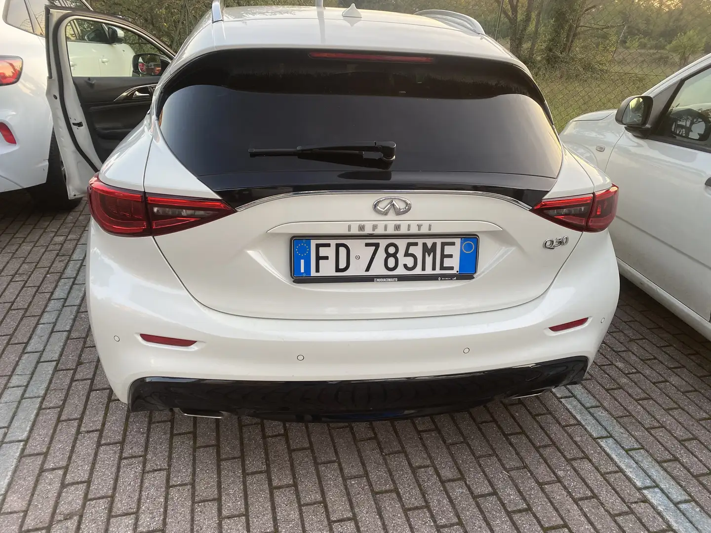 Infiniti Q30 premium tech - 2