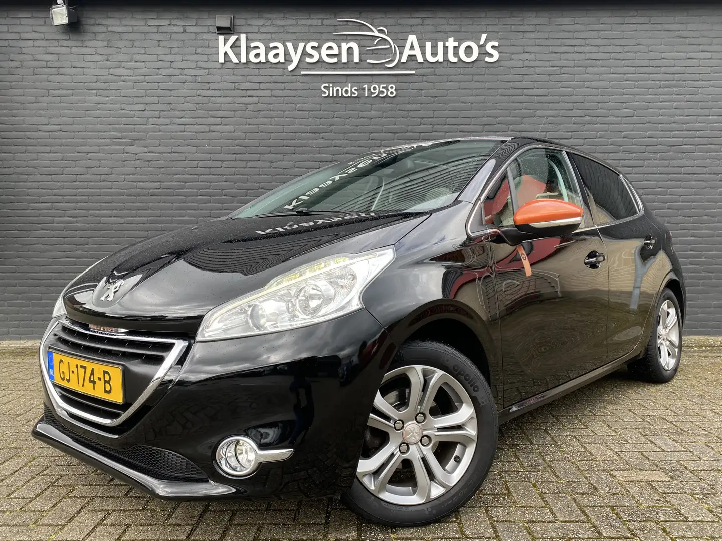 Peugeot 208 1.2 PureTech Roland Garros 110 pk | navigatie | pa Zwart - 1