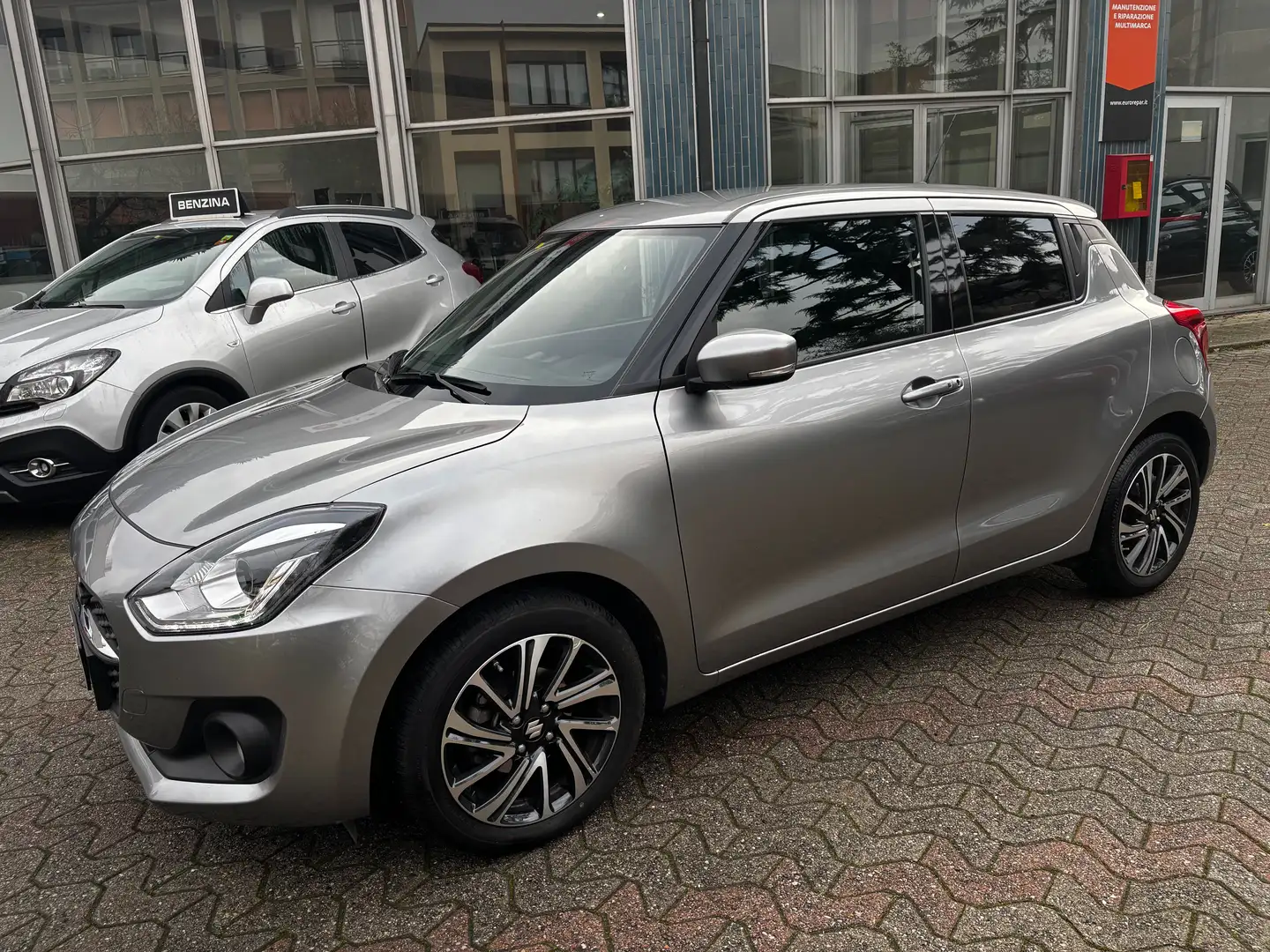 Suzuki Swift 1.2 Hybrid Top 2wd 83 CV Gris - 1