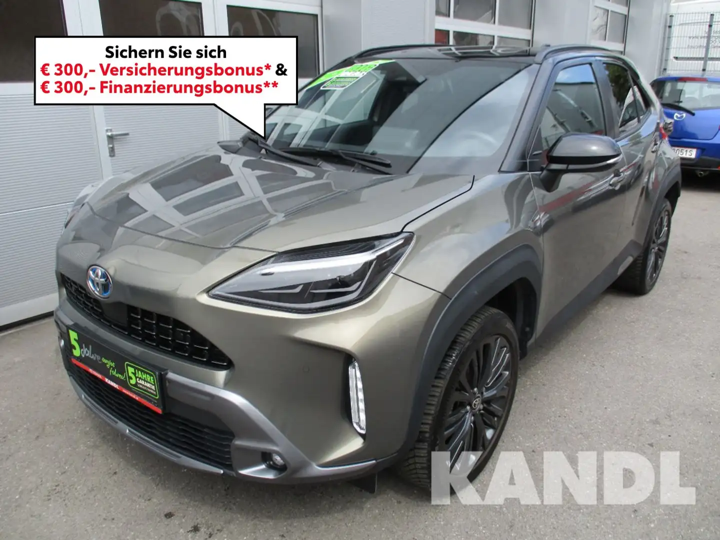 Toyota Yaris Cross 1.5 -i Adventure ACC+LED+Navi+SHZ+LM Grau - 1