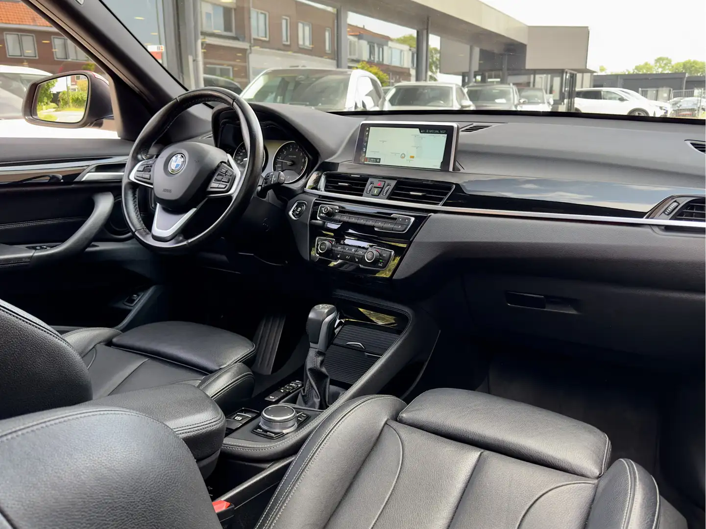 BMW X1 XDRIVE20i AUT8 HIGH EXECUTIVE 114D.KM PANODAK LEDE Oranje - 2