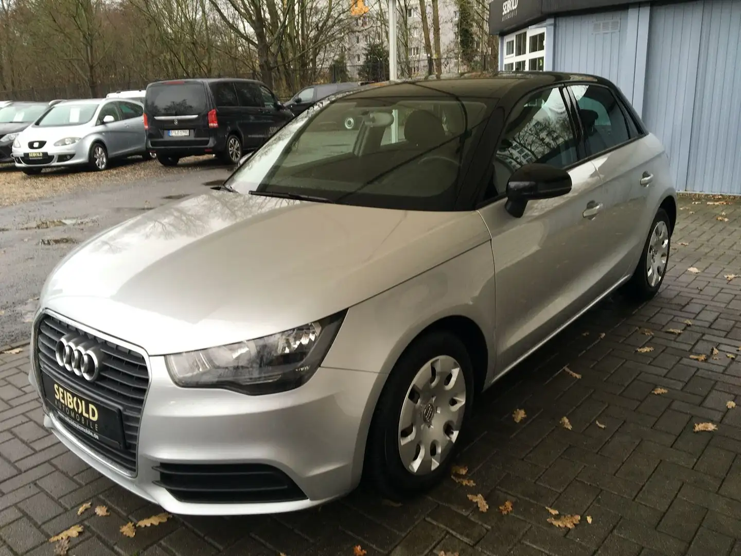 Audi A1 Sportback1.2TFSI attra./Klima/Sitzh/Allwetter Silver - 1