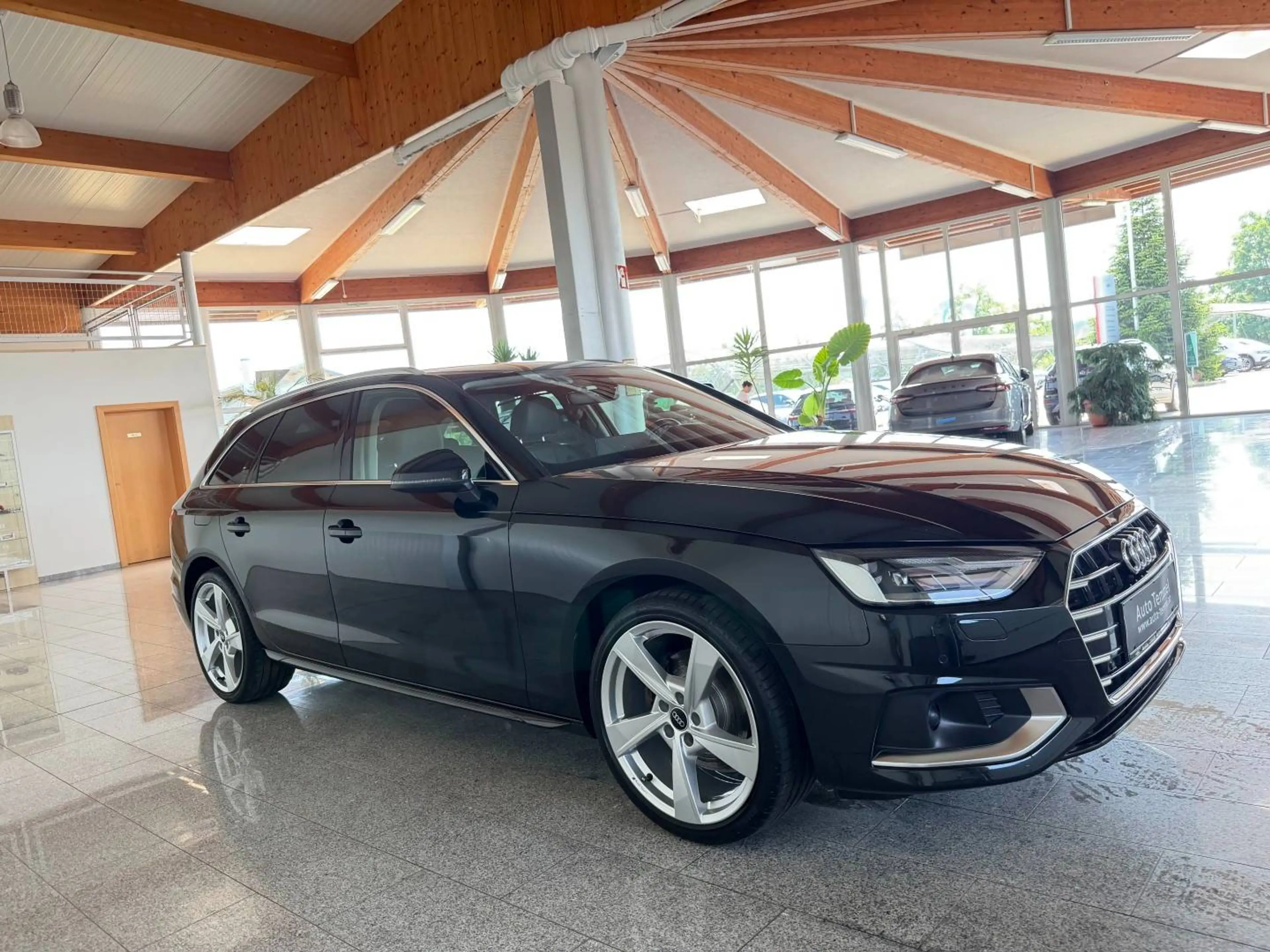 Audi A4 35 TFSI advanced — photo 3