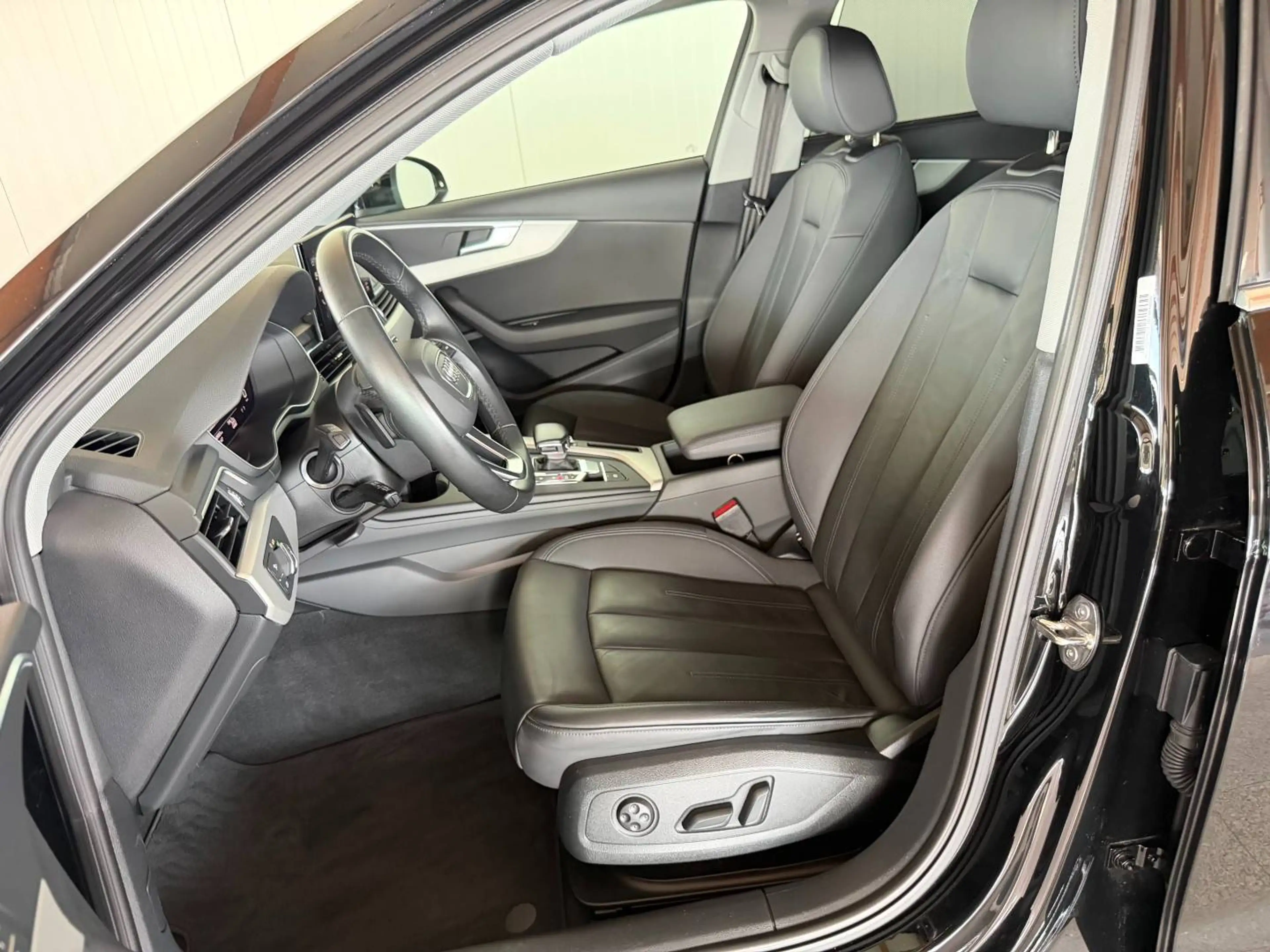 Audi A4 35 TFSI advanced — photo 9