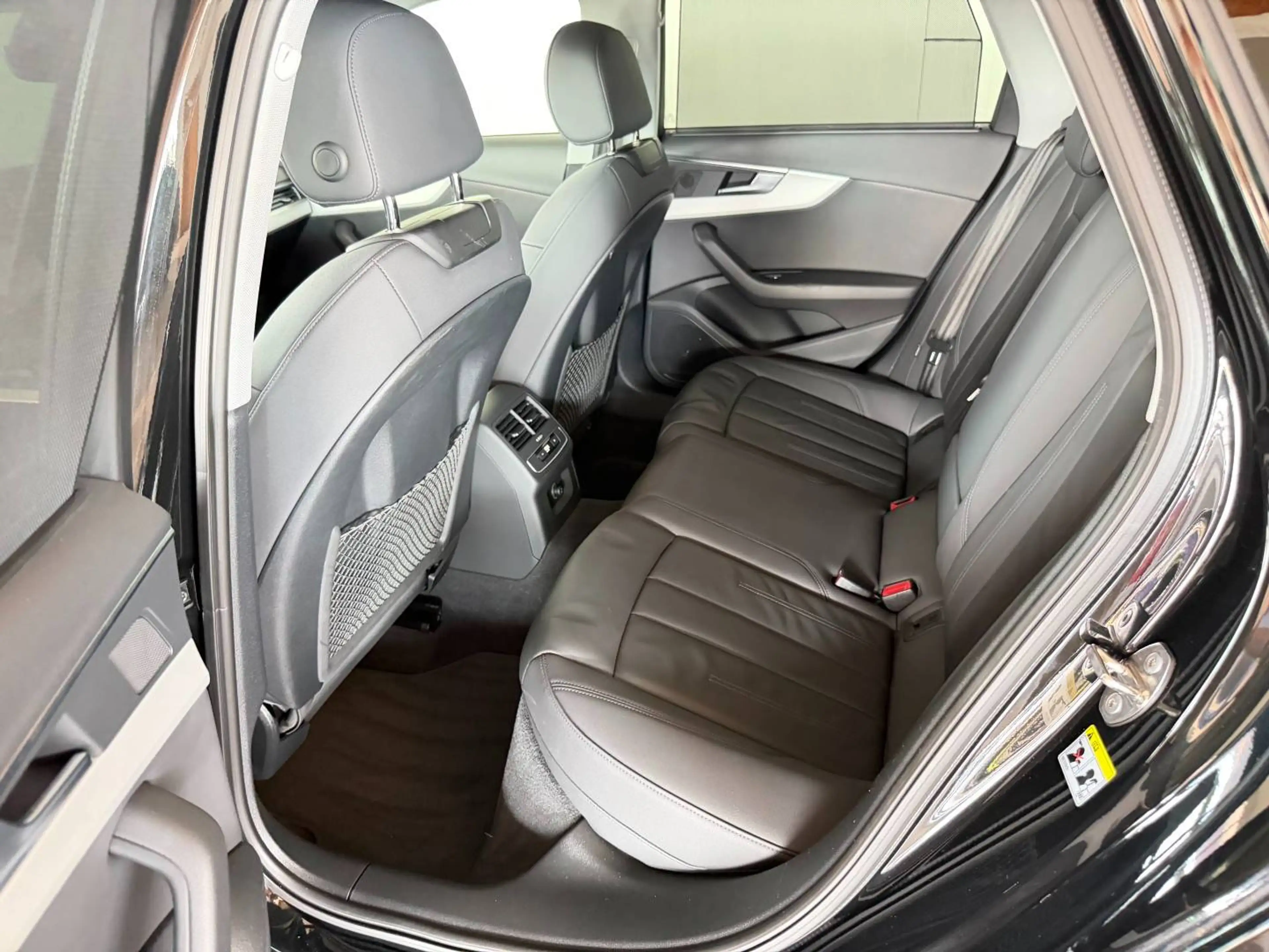 Audi A4 35 TFSI advanced — photo 10