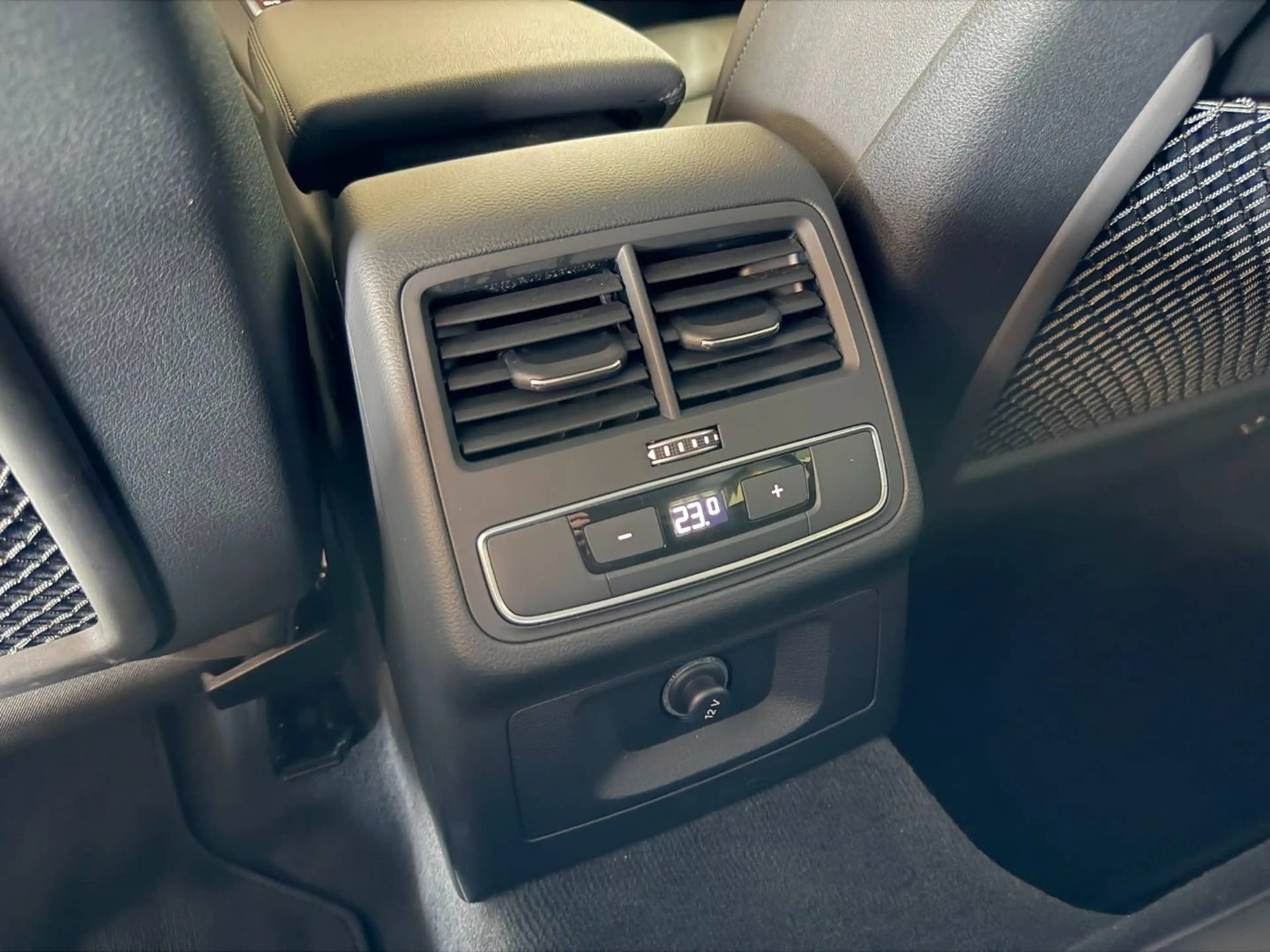 Audi A4 35 TFSI advanced — photo 11
