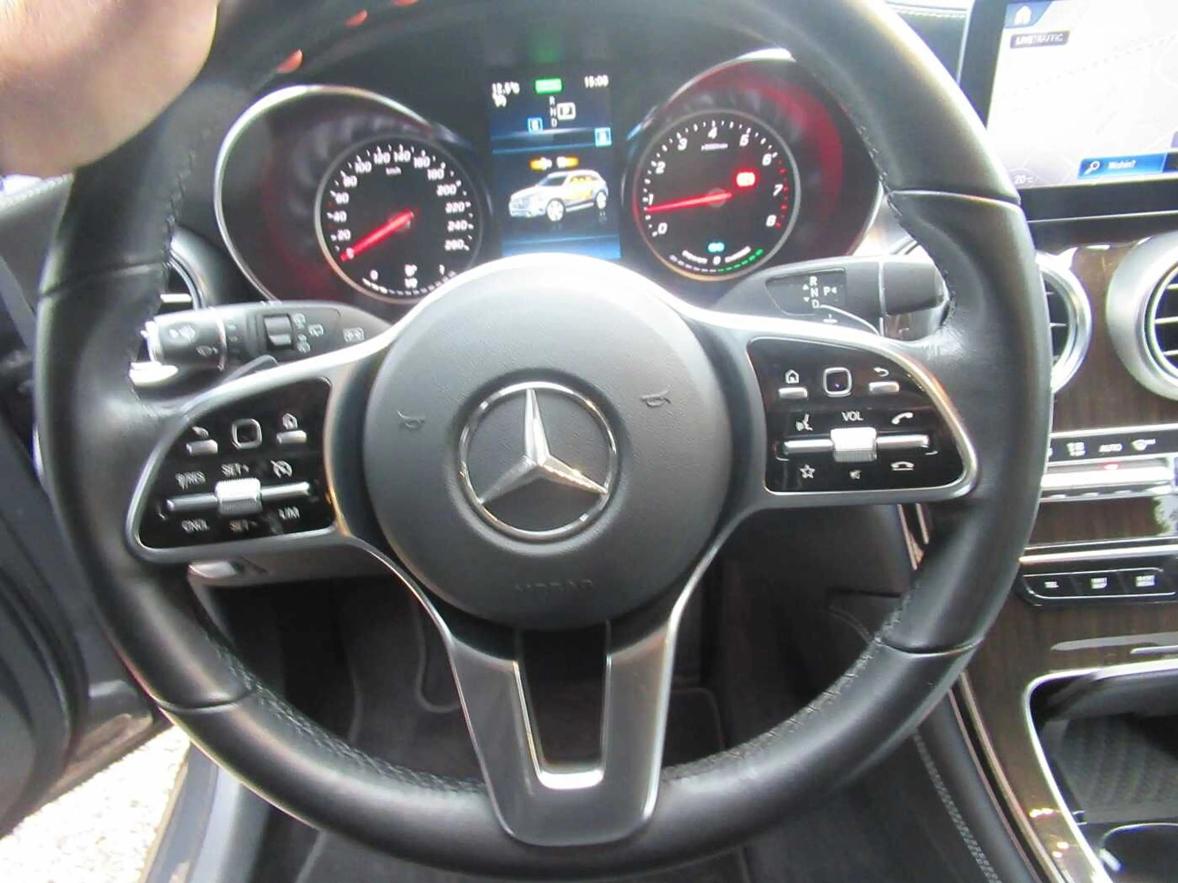 Mercedes-Benz GLC 200 4Matic 9G-TRONIC — photo 11