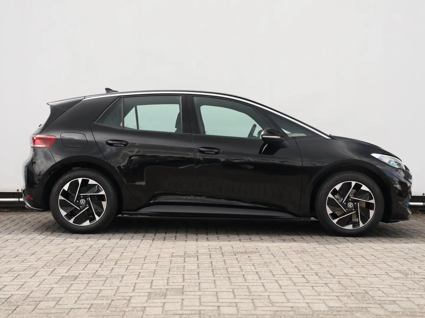 Volkswagen ID.3 Pure 52 kWh accu, 125 kW / 170 pk Hatchback Elektr Negru - 2