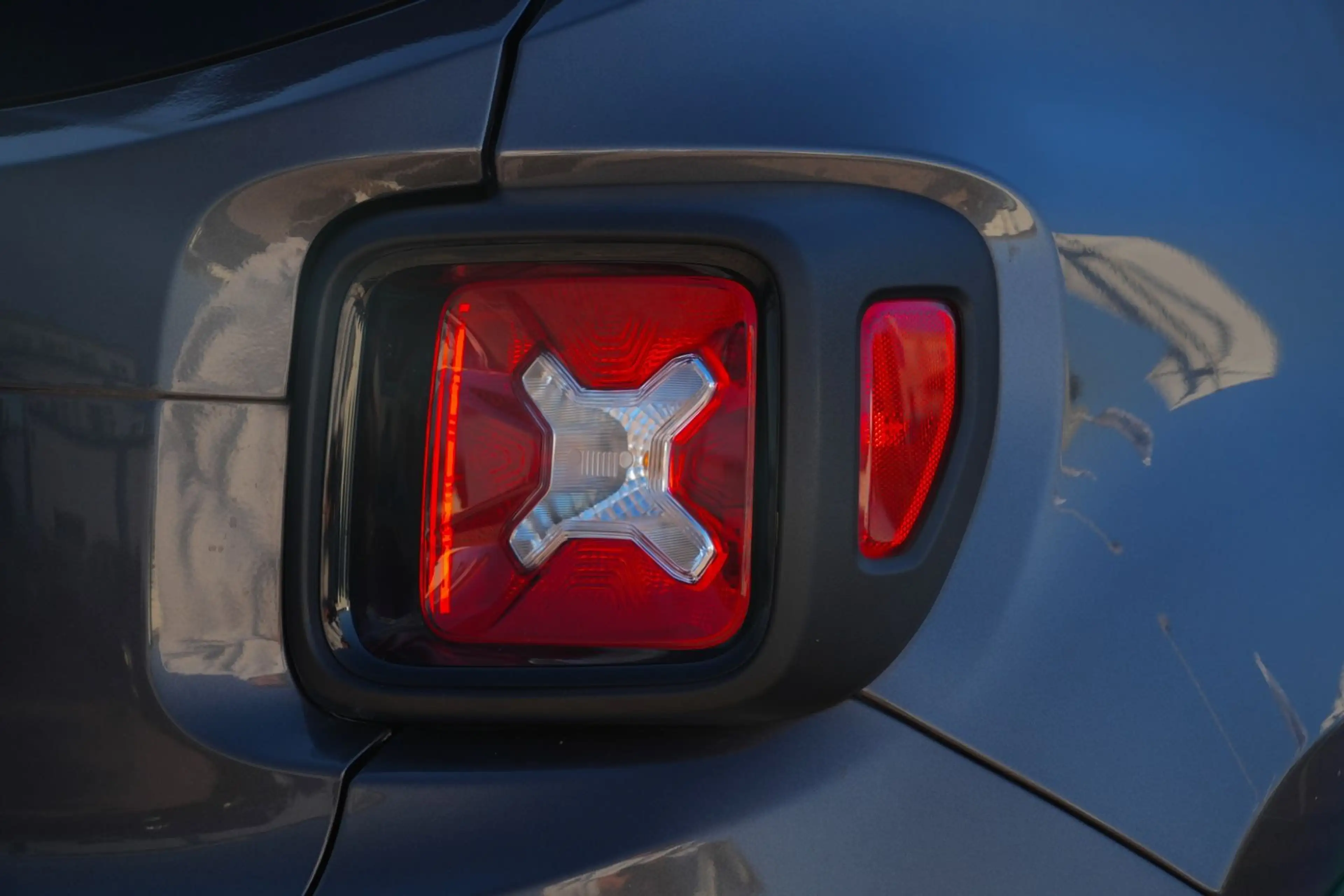 Jeep Renegade Longitude FWD/PDC/NAVI/TÜV NEU/1.HAND — photo 46