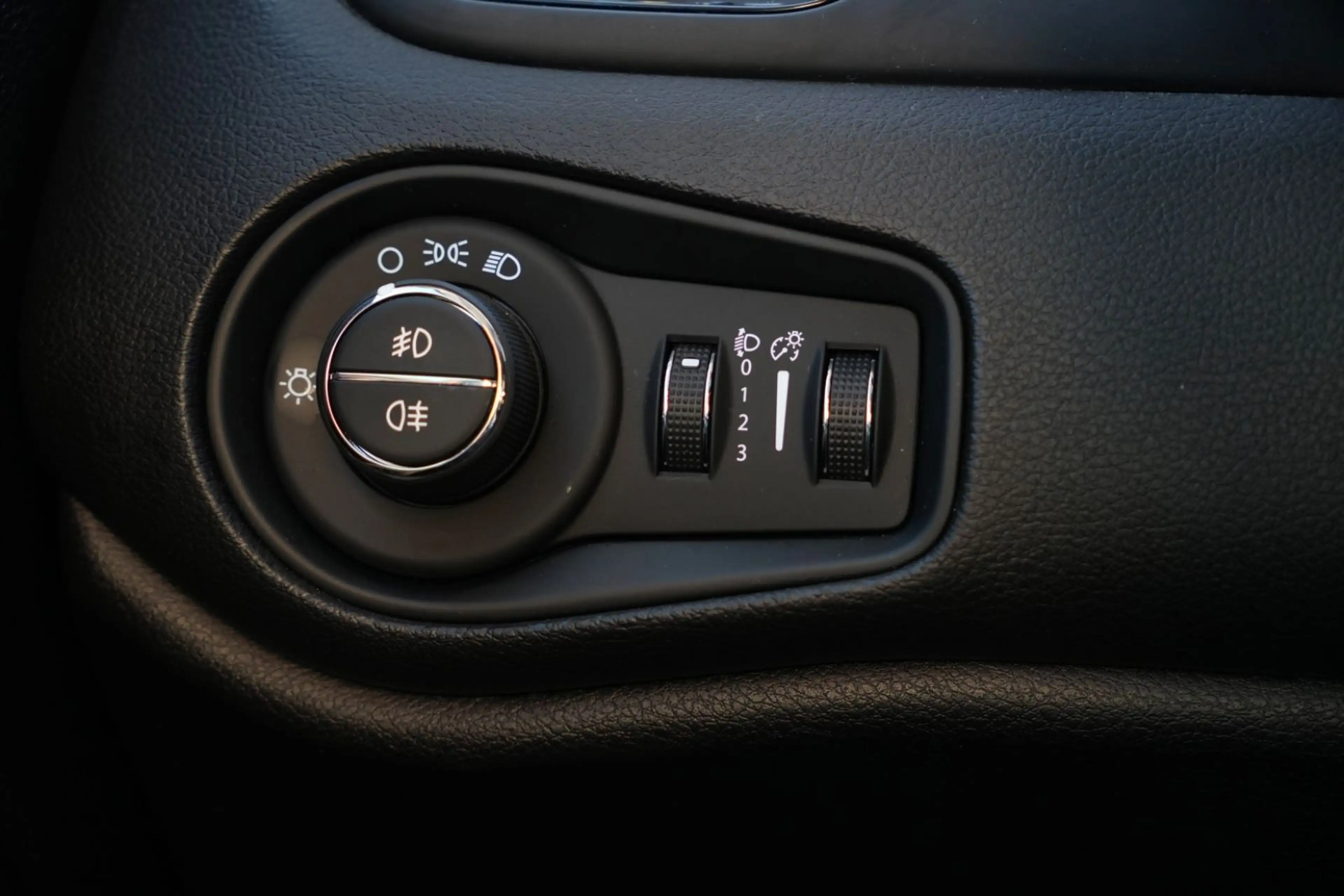 Jeep Renegade Longitude FWD/PDC/NAVI/TÜV NEU/1.HAND — photo 20