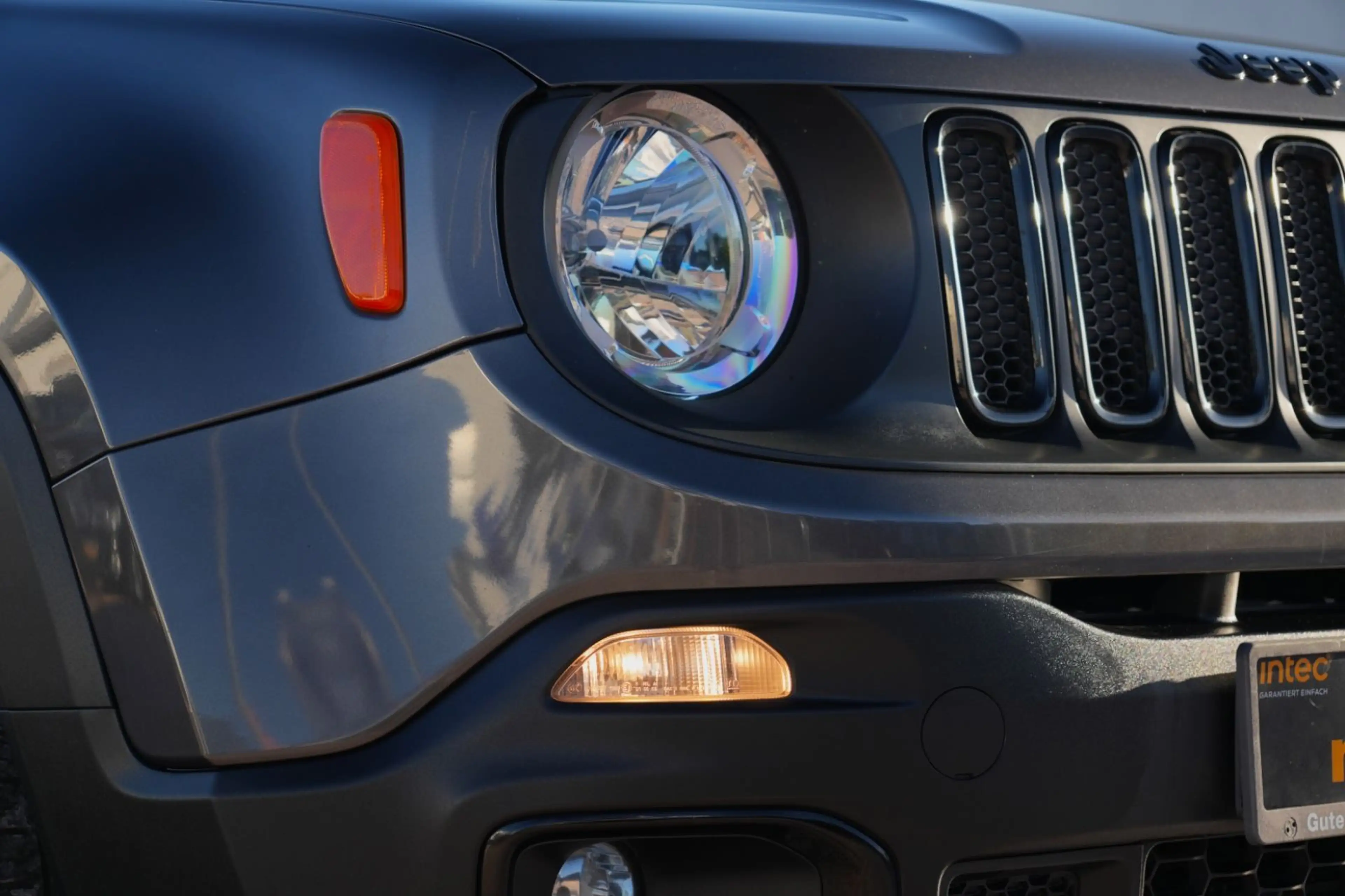 Jeep Renegade Longitude FWD/PDC/NAVI/TÜV NEU/1.HAND — photo 38