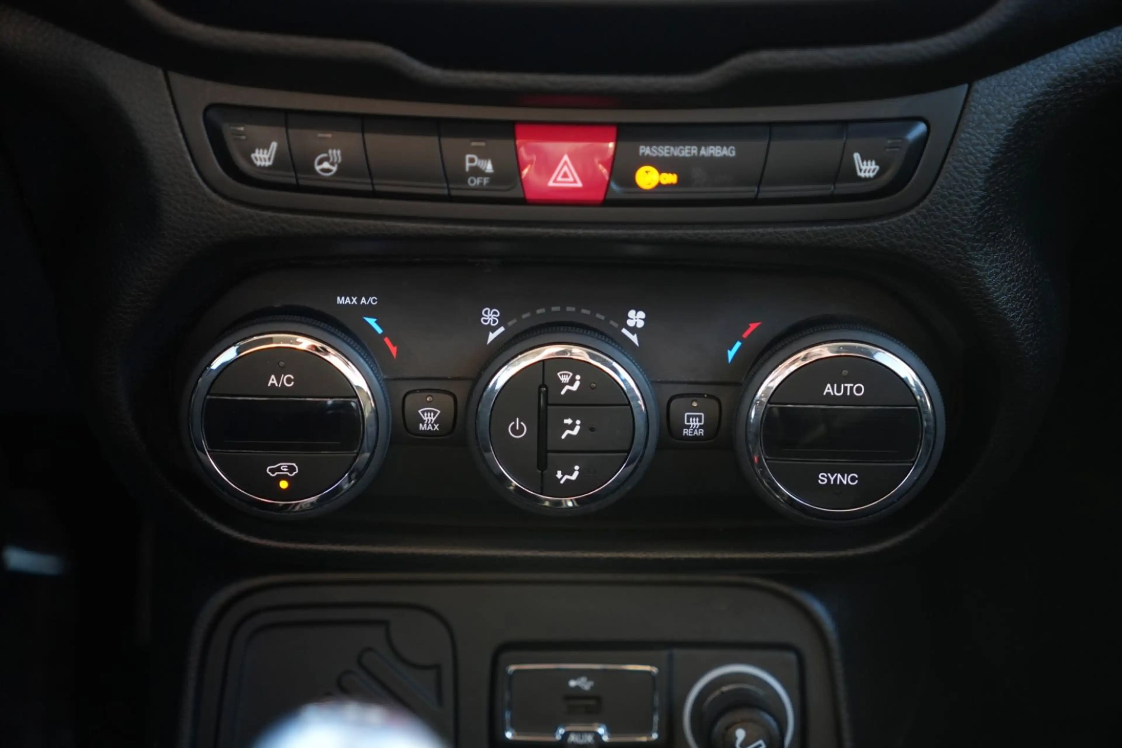 Jeep Renegade Longitude FWD/PDC/NAVI/TÜV NEU/1.HAND — photo 16