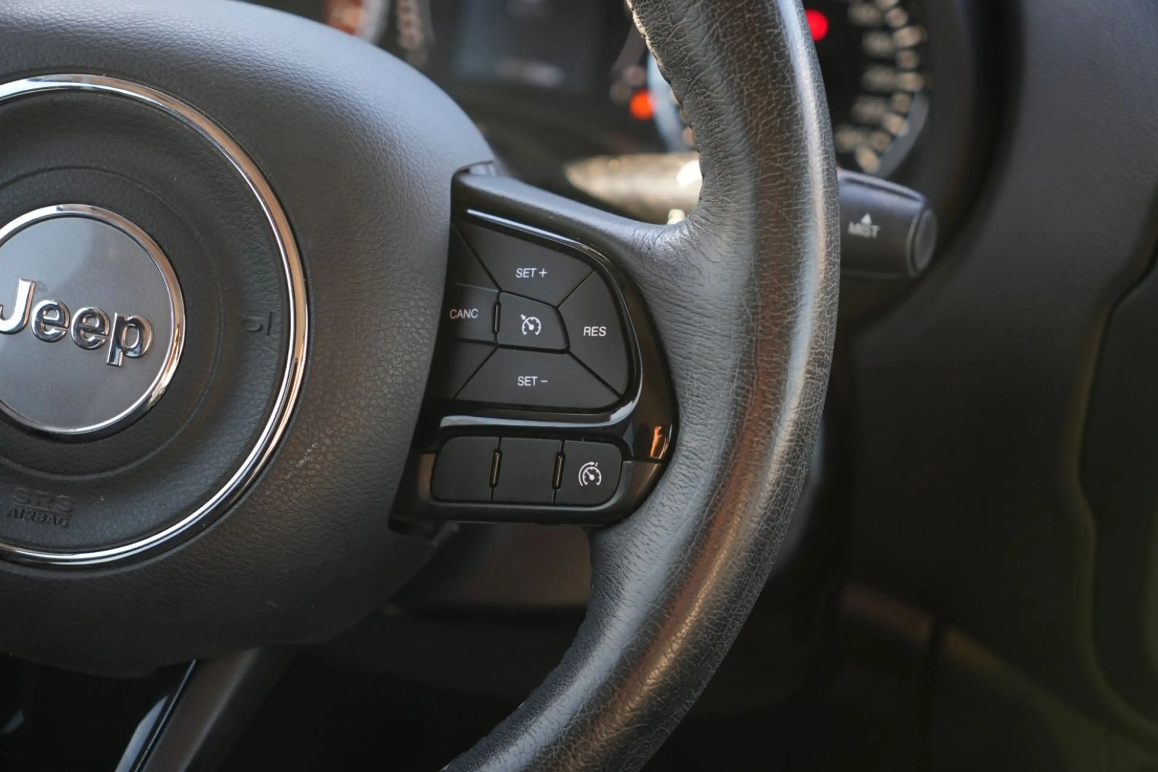 Jeep Renegade Longitude FWD/PDC/NAVI/TÜV NEU/1.HAND — photo 13