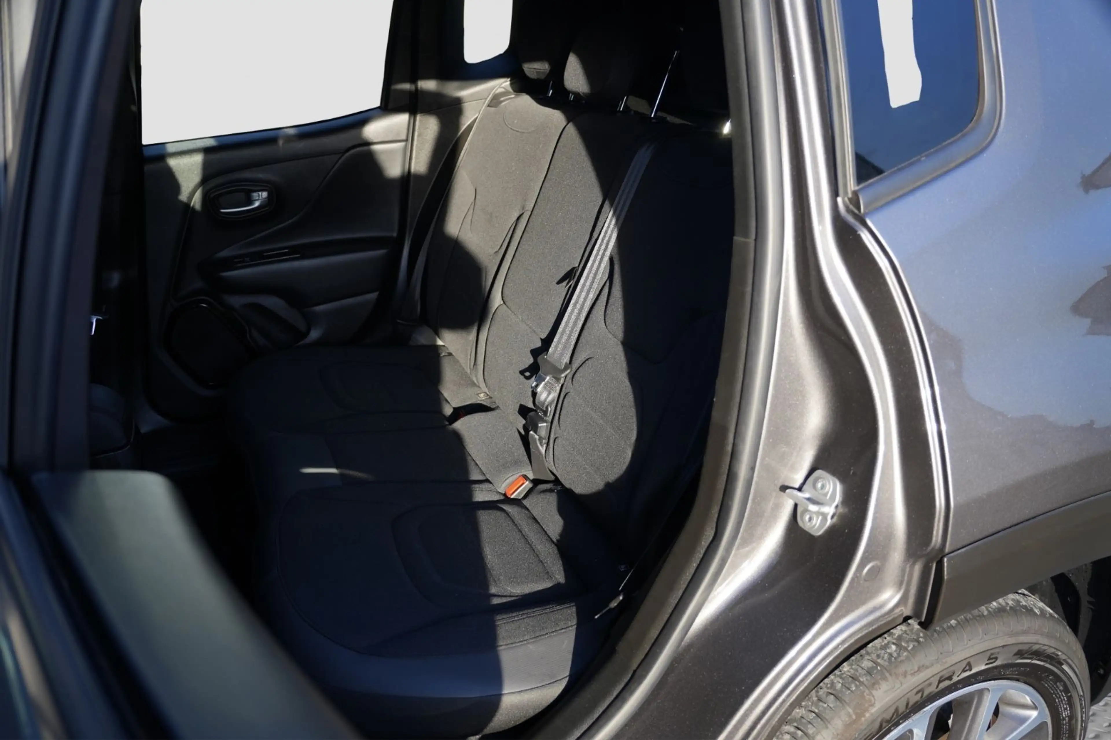 Jeep Renegade Longitude FWD/PDC/NAVI/TÜV NEU/1.HAND — photo 25