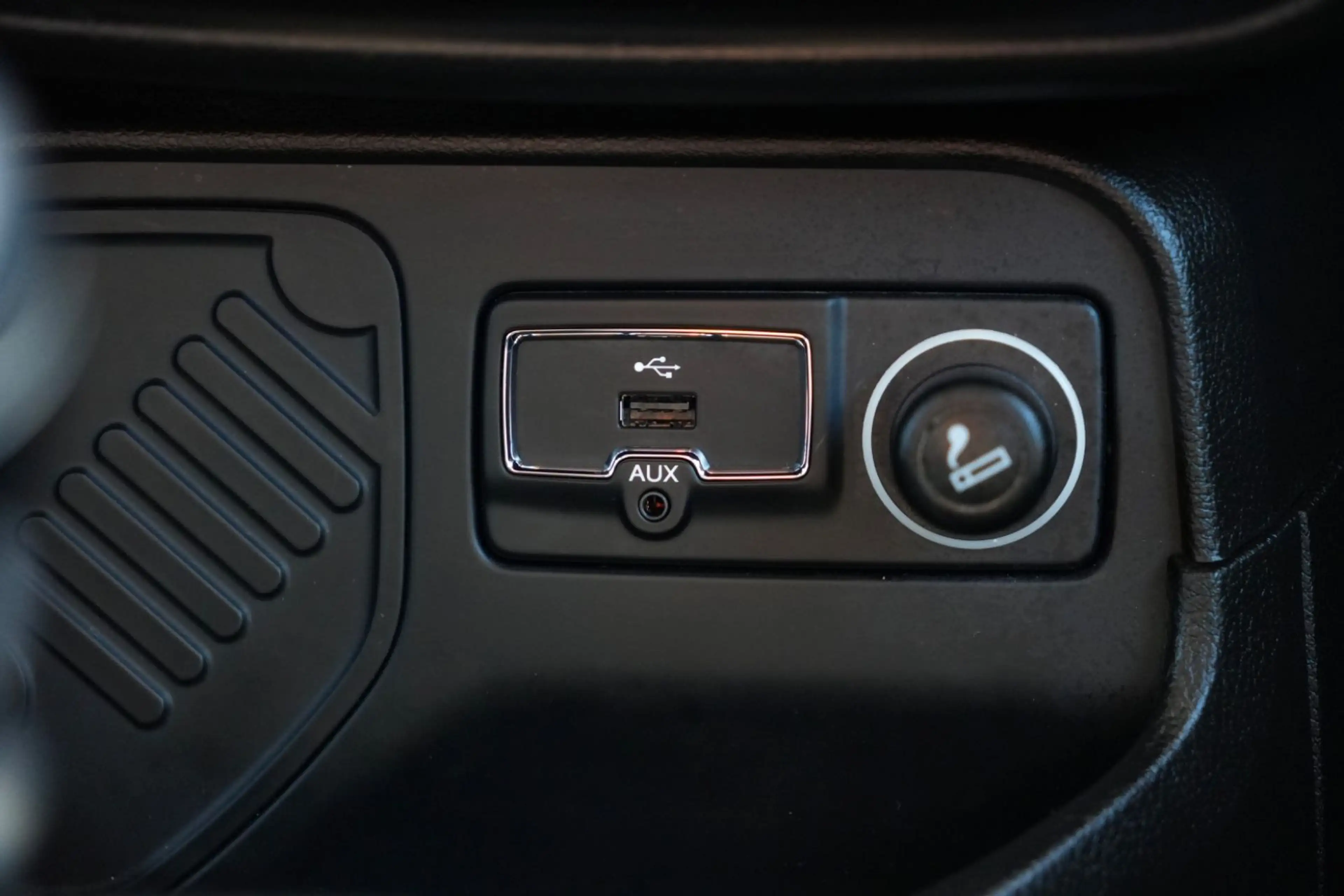 Jeep Renegade Longitude FWD/PDC/NAVI/TÜV NEU/1.HAND — photo 18