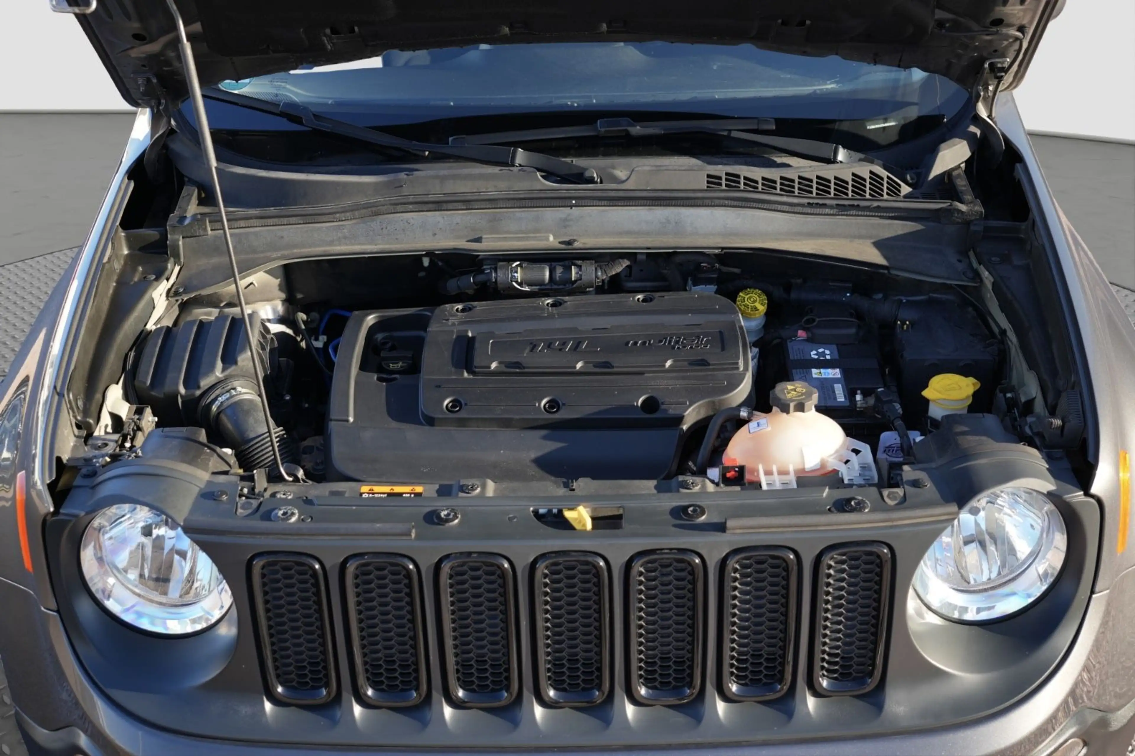 Jeep Renegade Longitude FWD/PDC/NAVI/TÜV NEU/1.HAND — photo 32
