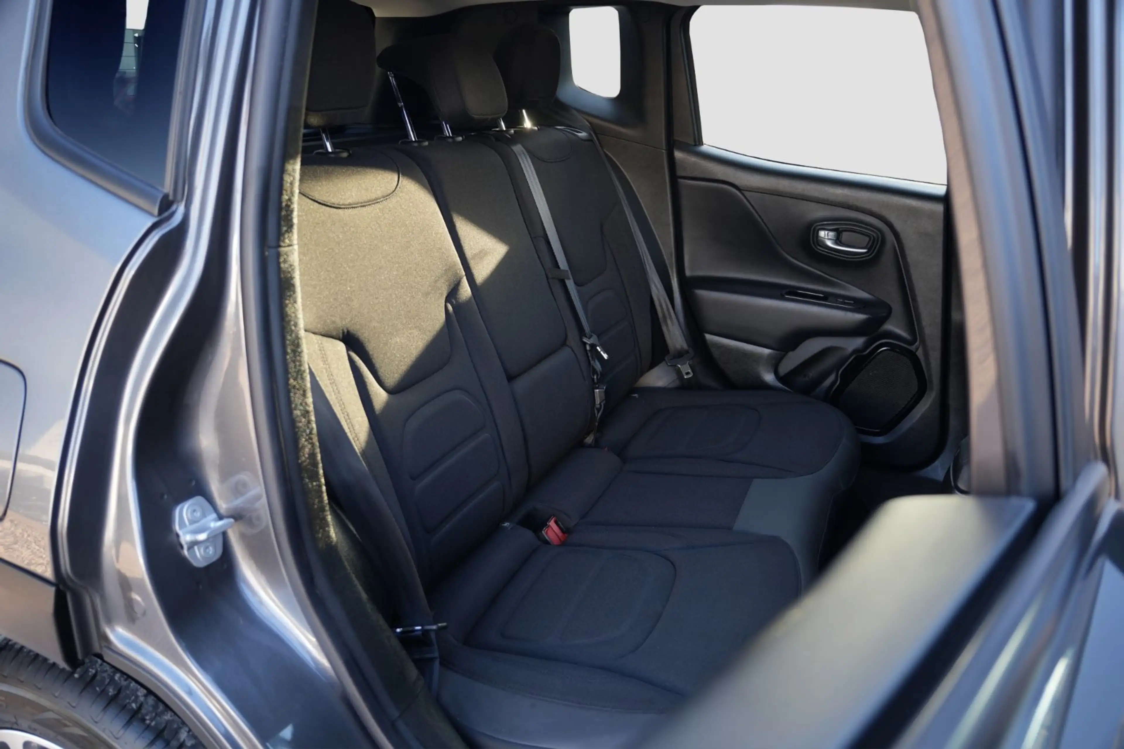Jeep Renegade Longitude FWD/PDC/NAVI/TÜV NEU/1.HAND — photo 26
