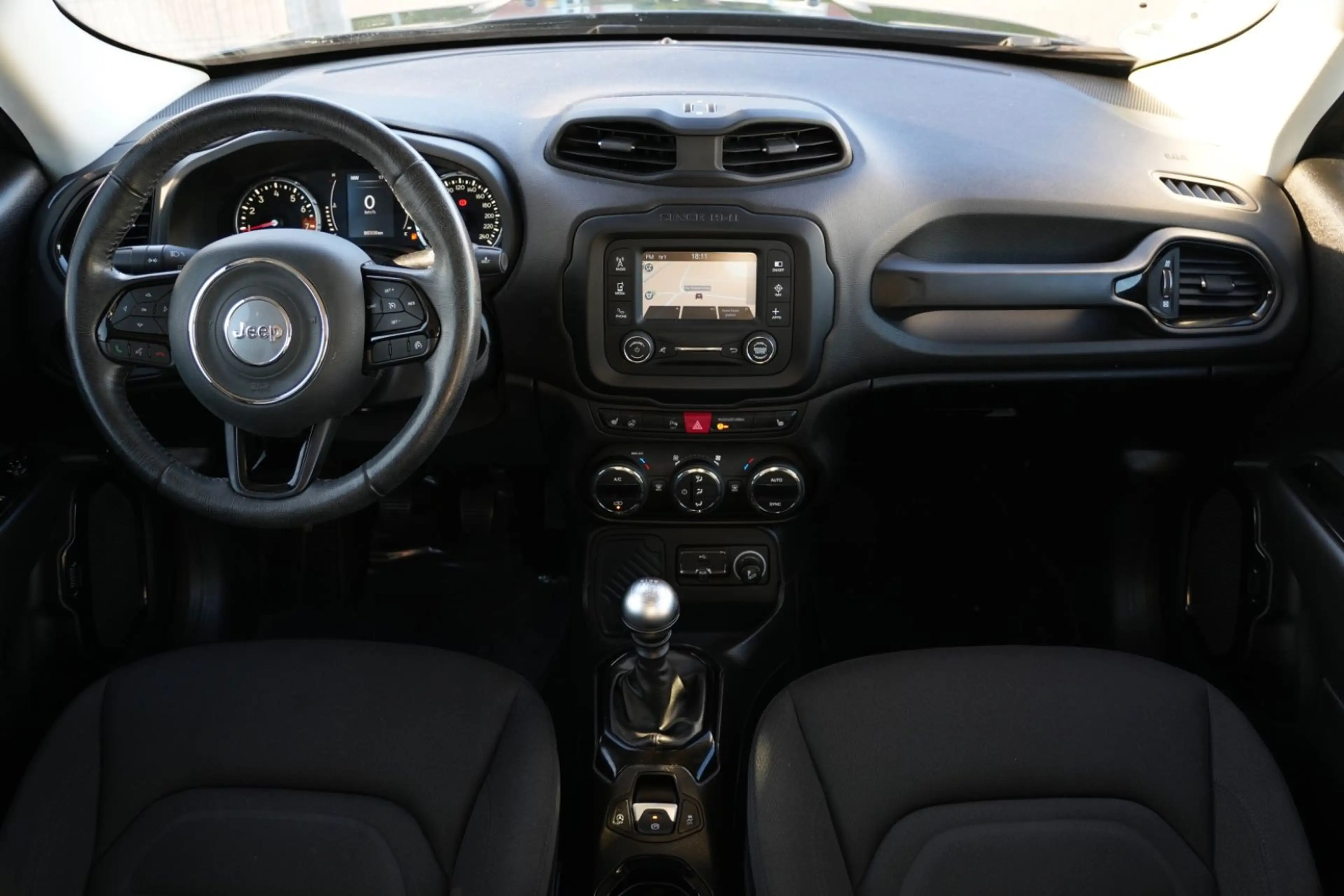Jeep Renegade Longitude FWD/PDC/NAVI/TÜV NEU/1.HAND — photo 9